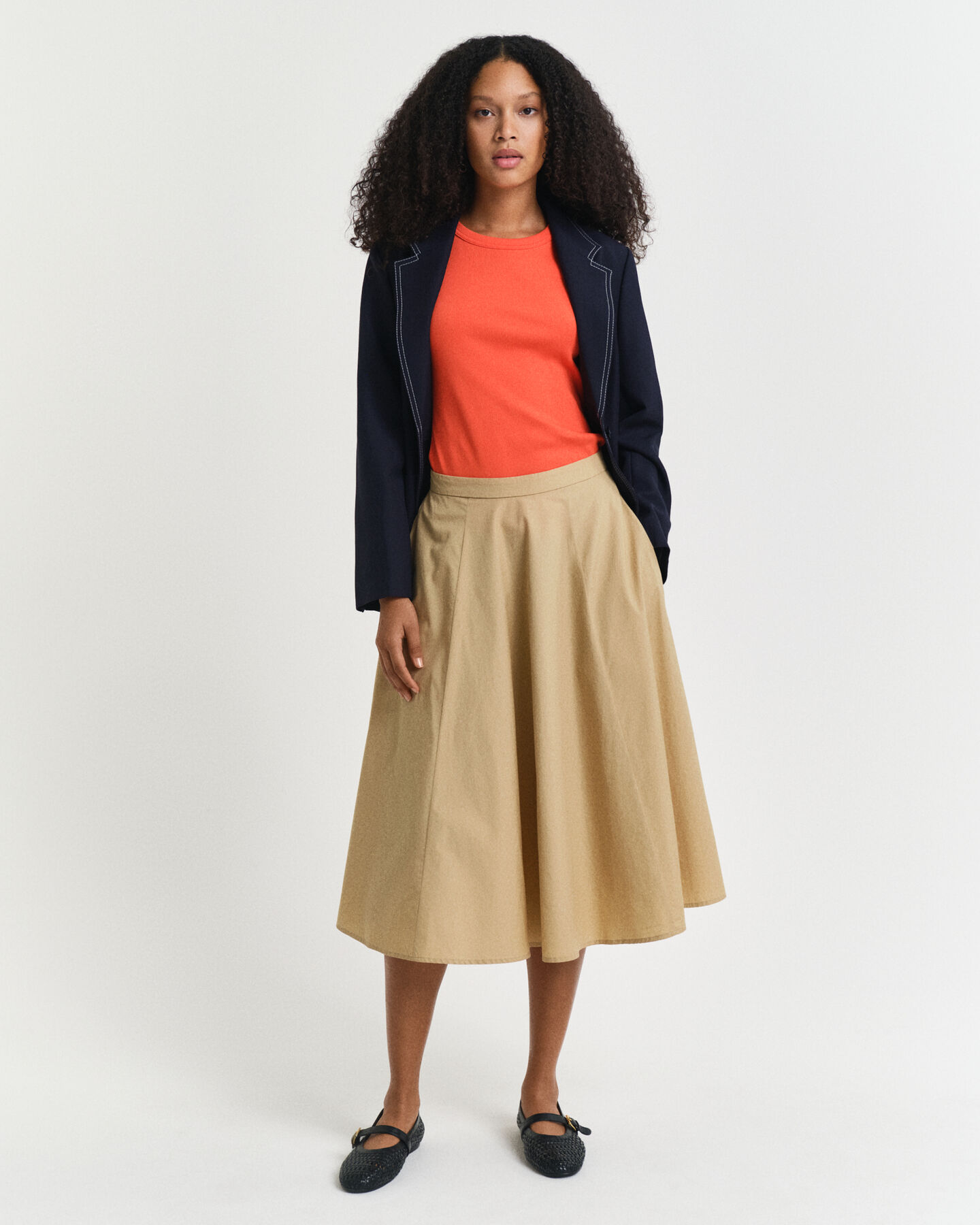 Top canelado com decote subido