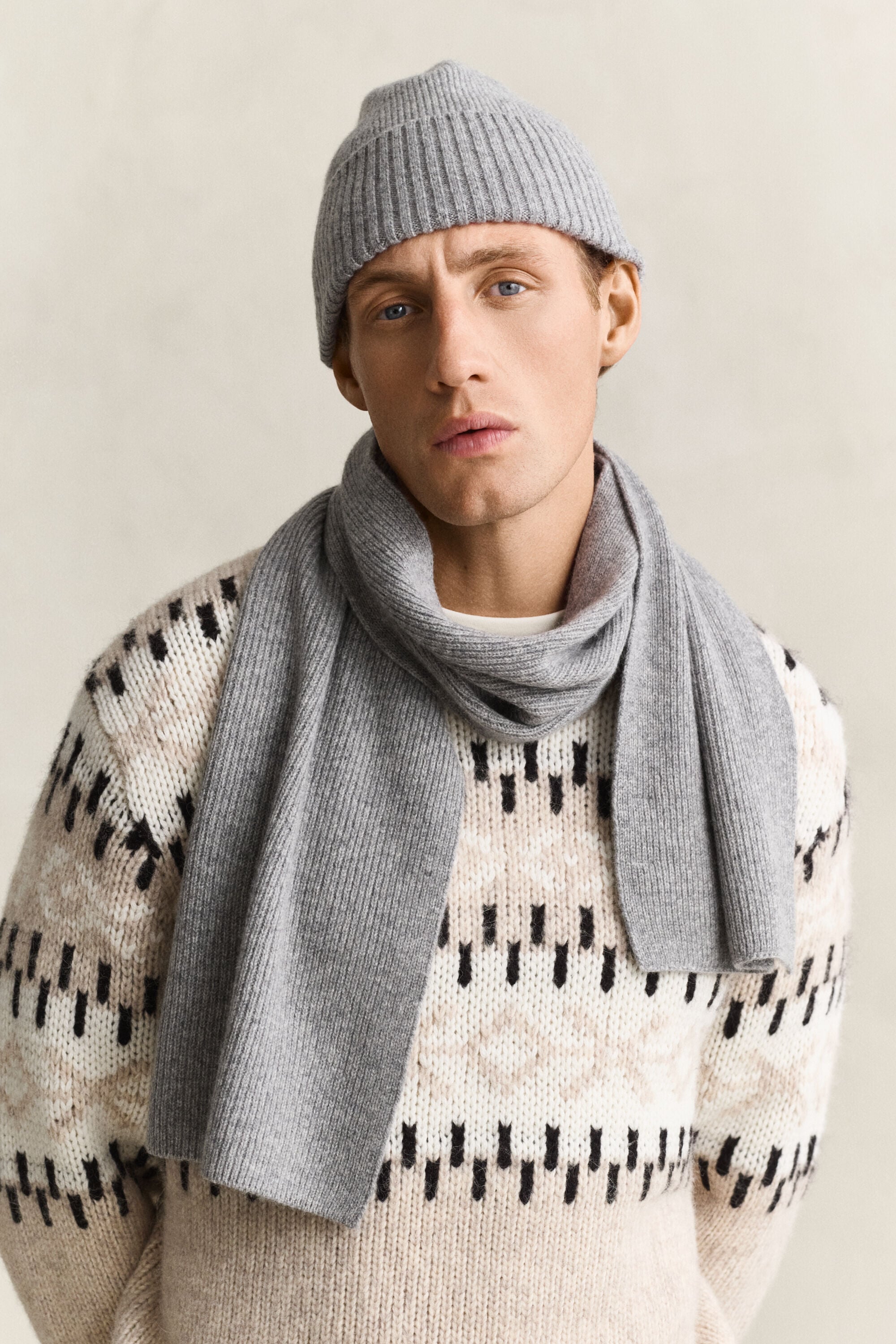 Conjunto de oferta com gorro e cachecol em caxemira
