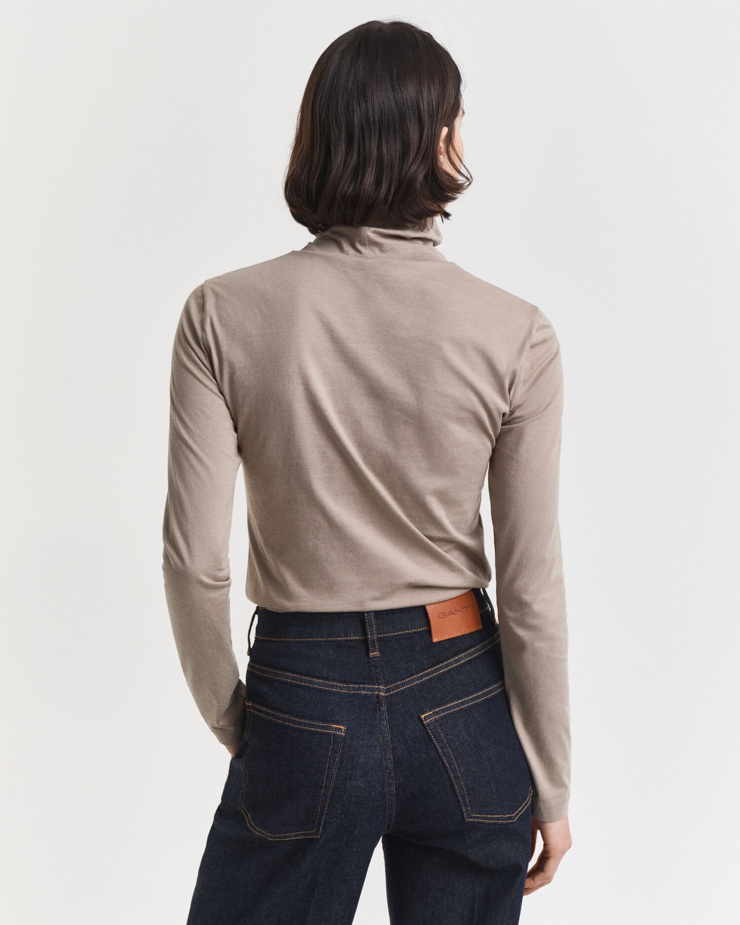 Top com gola alta em algodão leve