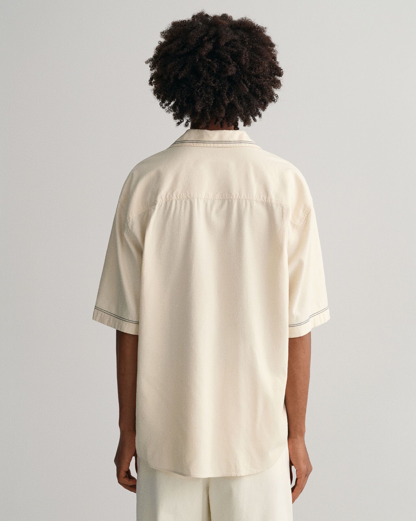 Camisa de manga curta bordada oversized