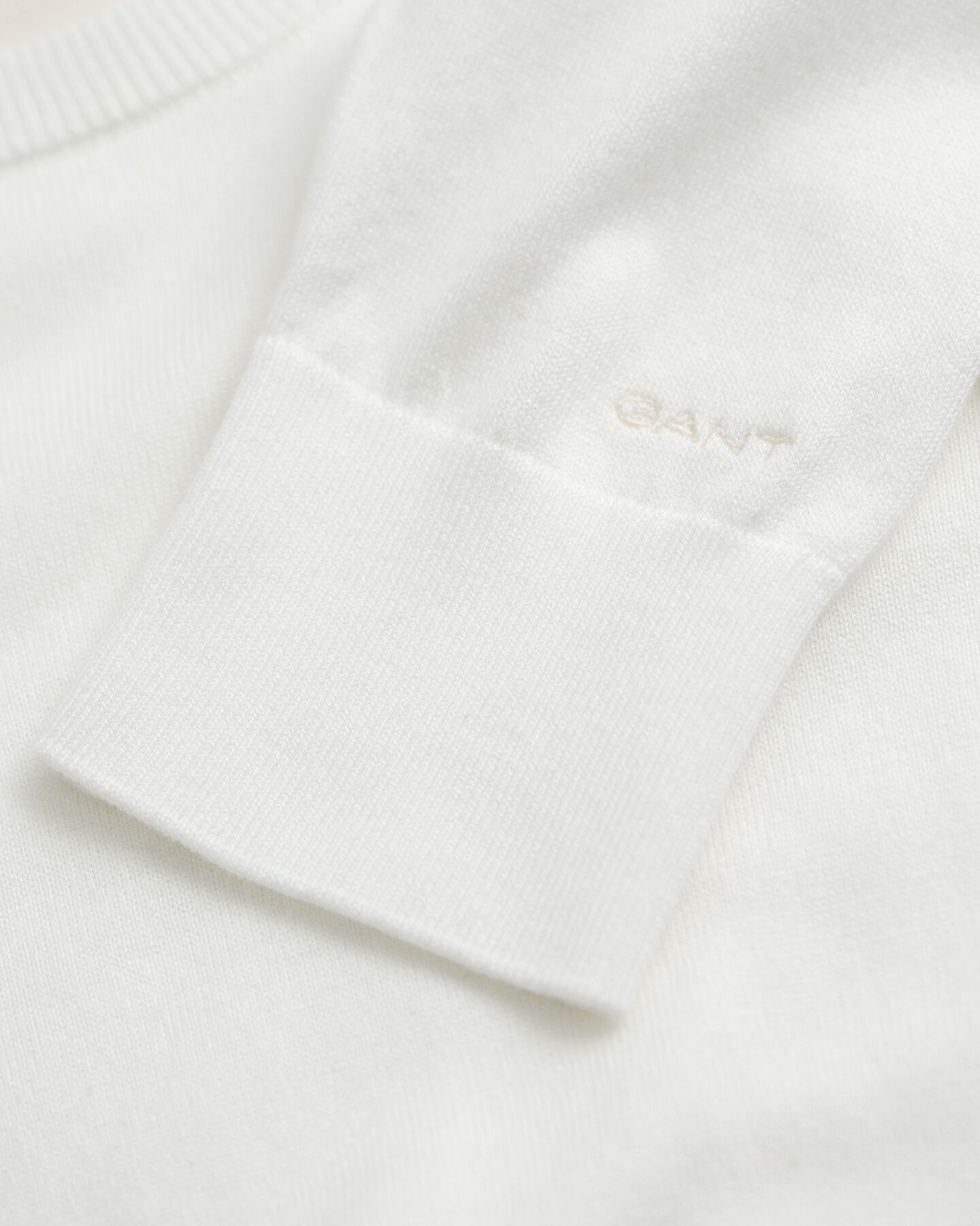 Camisola de malha fina com decote redondo