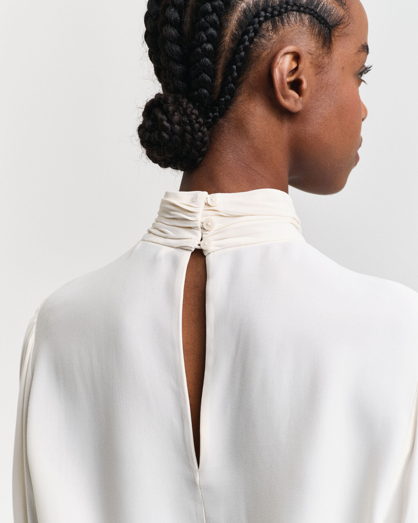 Blusa com gola alta sem dobra