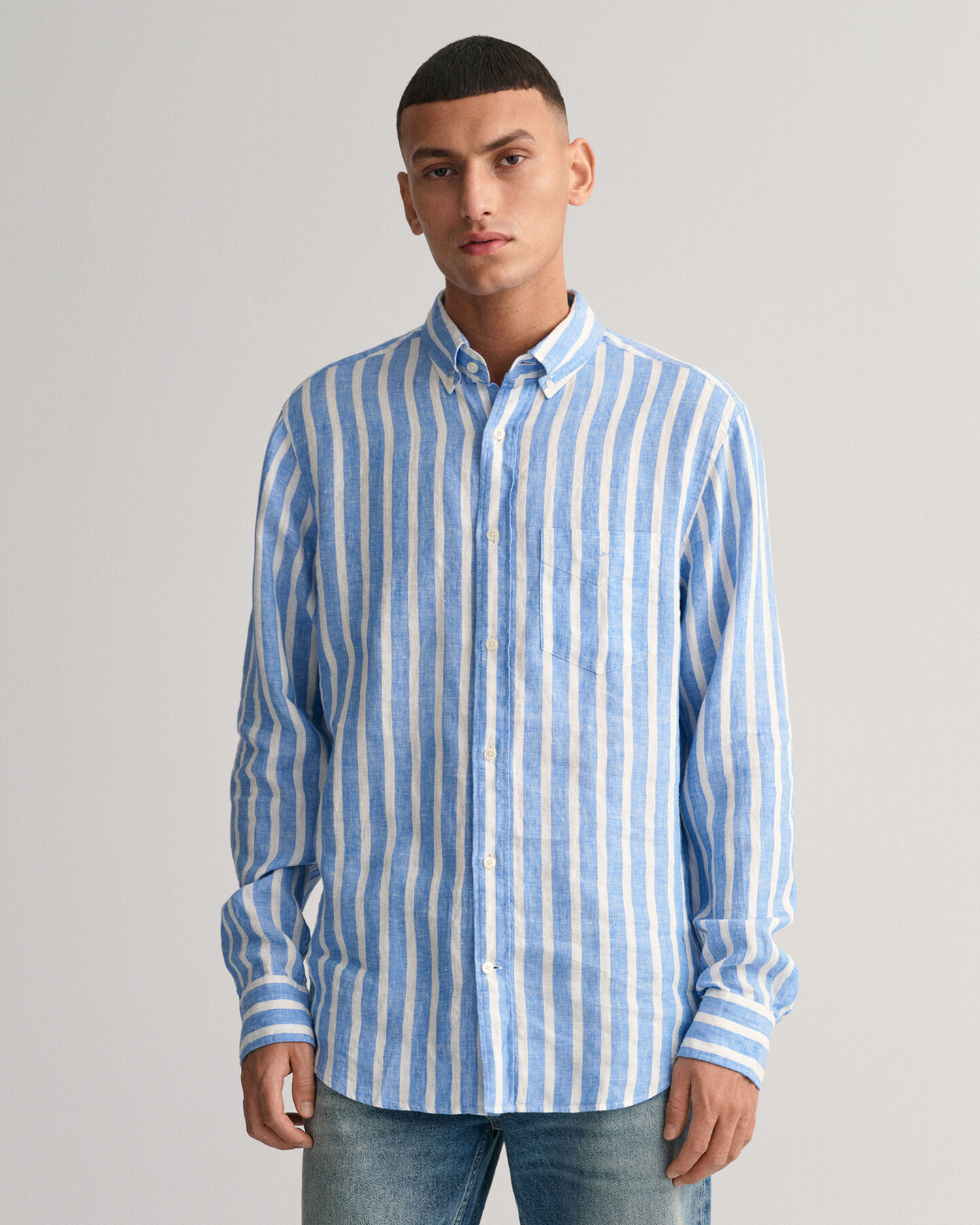 Camisa em linho &agrave;s riscas largas regular fit