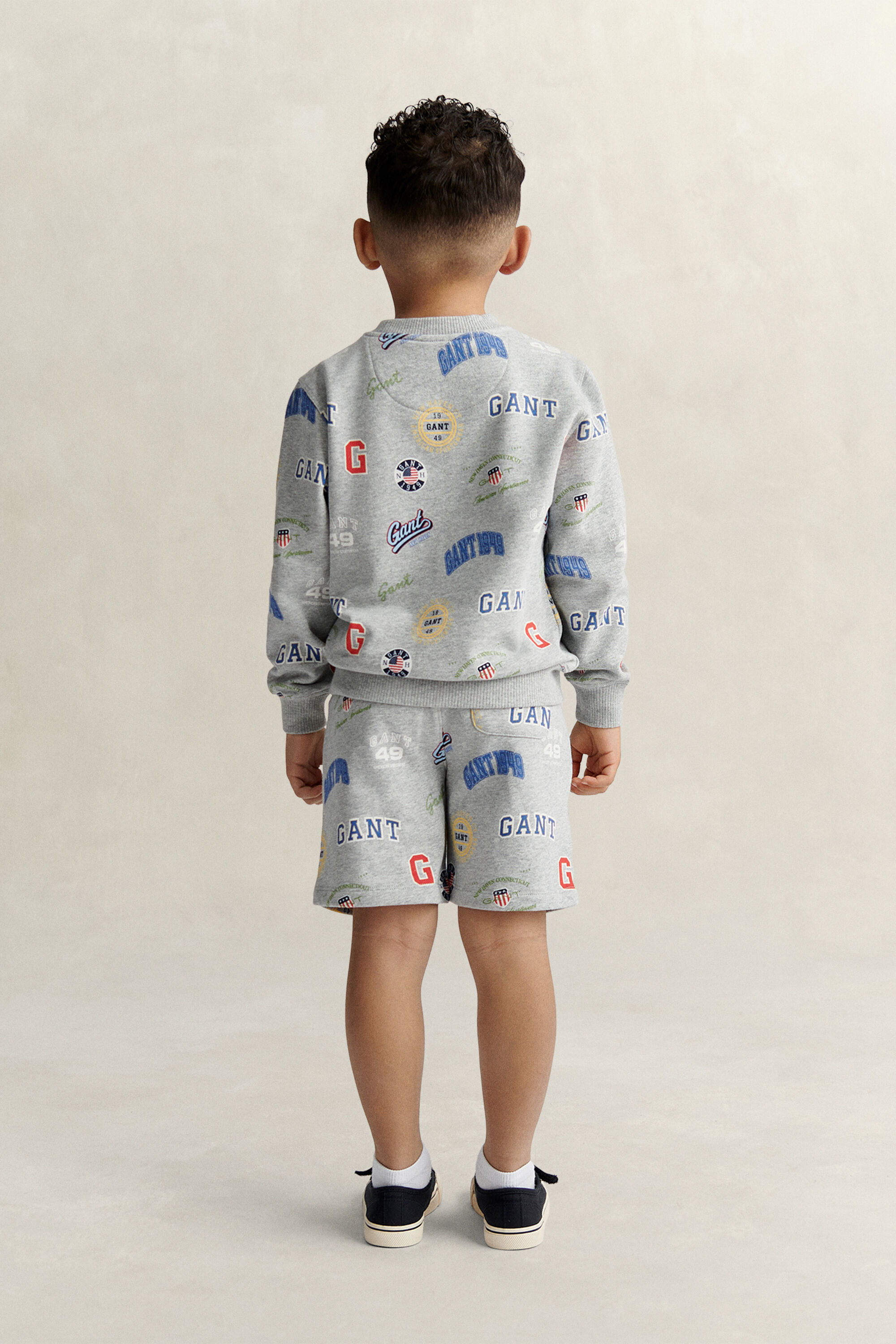 Conjunto de sweatshirt e calções desportivos com estampado Boys