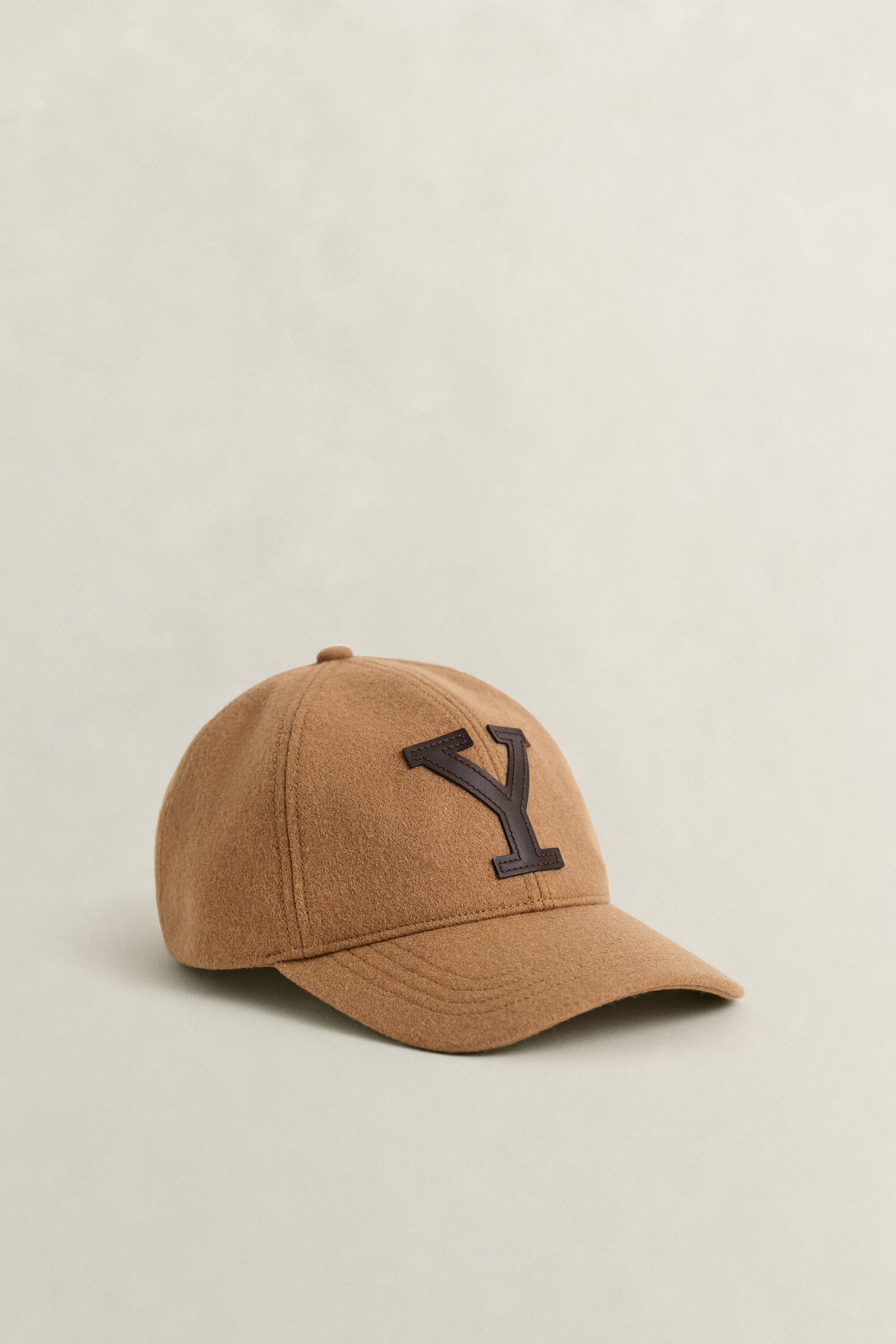 Boné em mélton Gant x Yale
