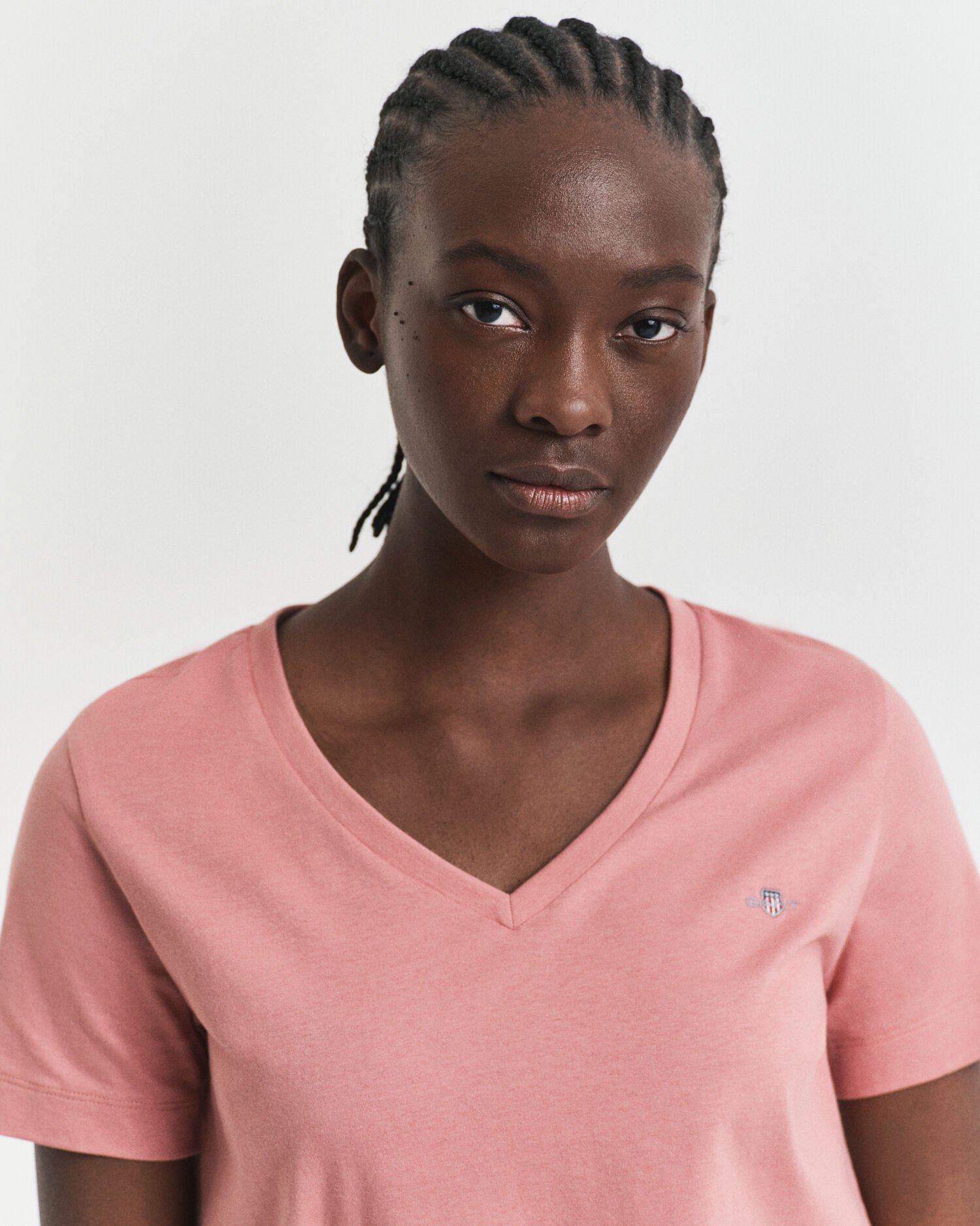 T-shirt com decote em V Shield