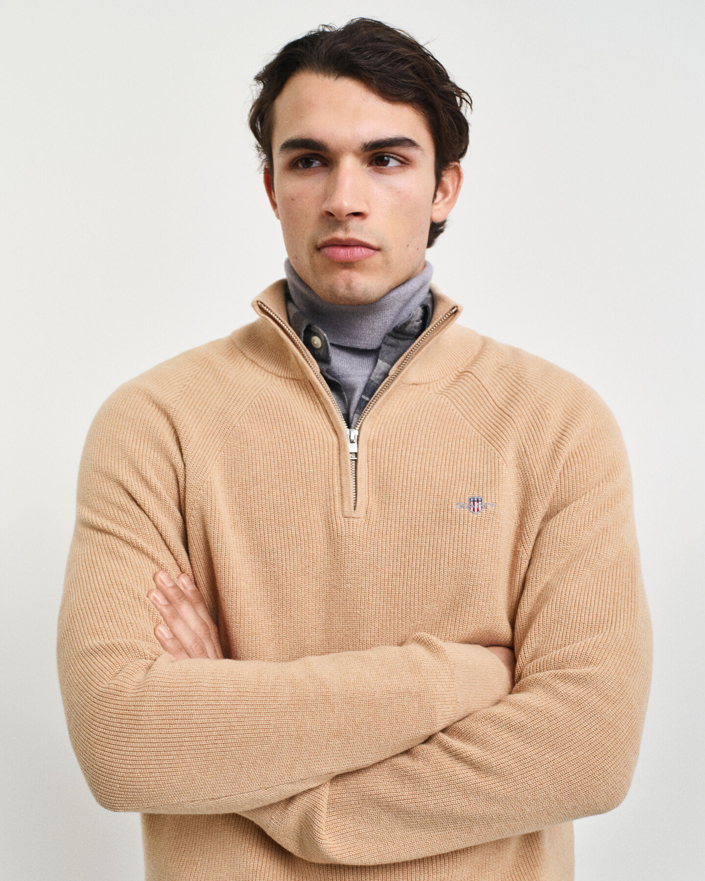 Camisola de malha canelada em l&atilde; e algod&atilde;o com meio fecho de correr