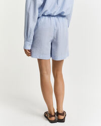 Cal&ccedil;&otilde;es Seersucker &agrave;s riscas no mesmo tom