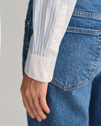 Camisa &agrave;s riscas com colarinho contrastante regular fit