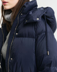 Blusão de penas com comprimento médio