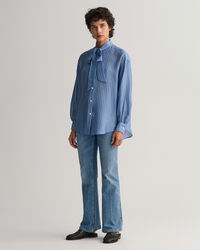 Blusa em seda às riscas com laço