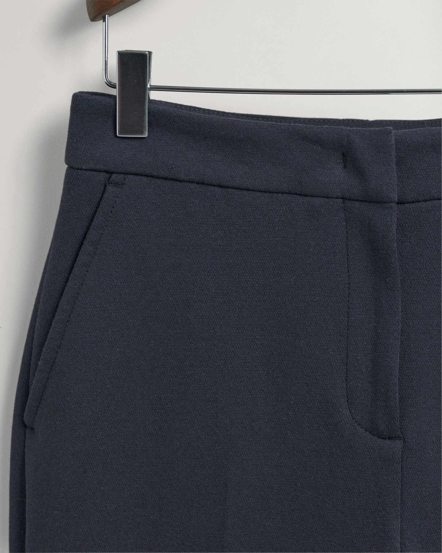 Calças cigarette em jersey