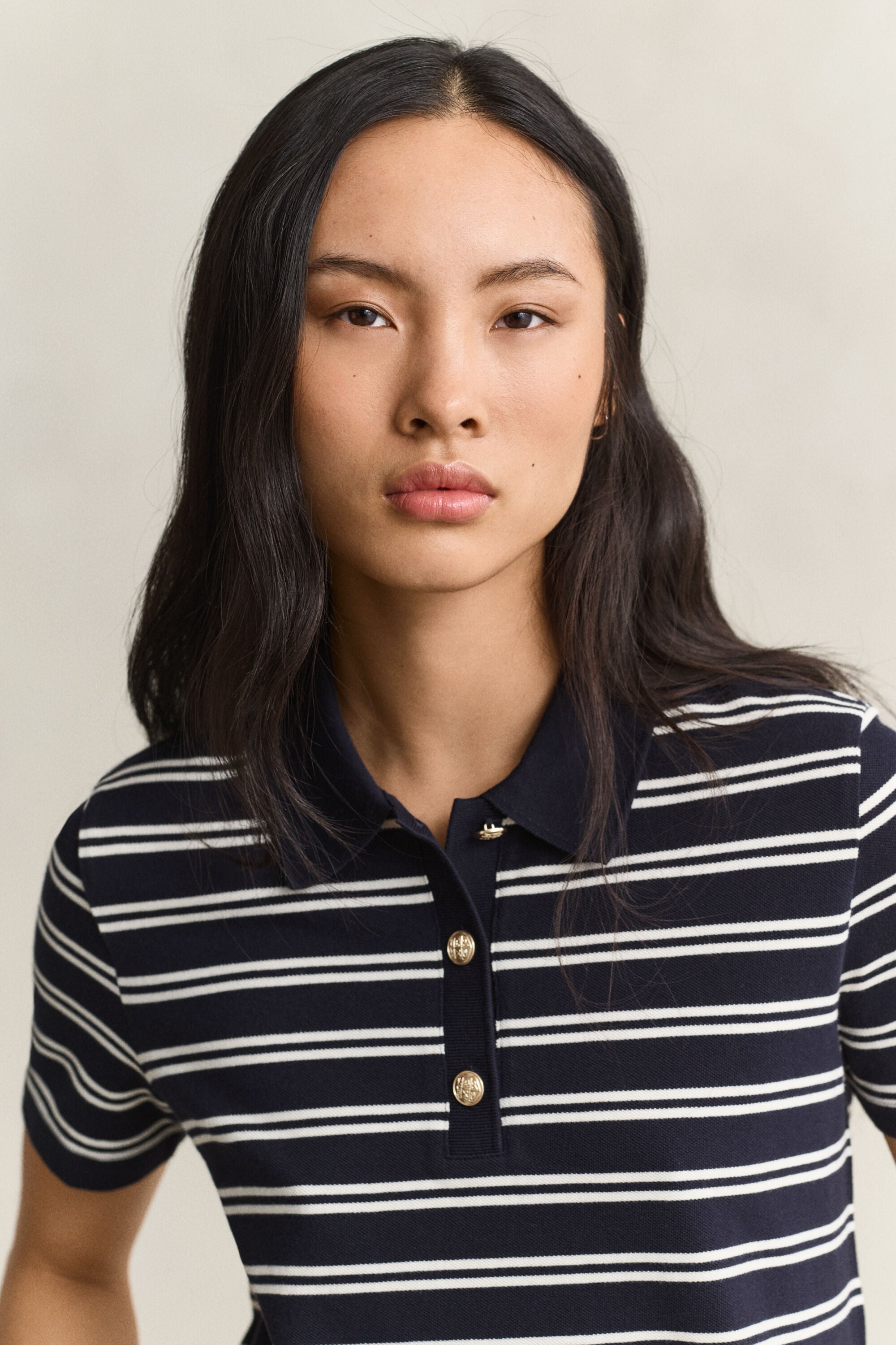 Camisola tipo polo em algodão piqué às riscas