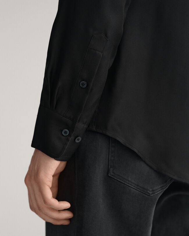 Camisa lisa com laço slim fit