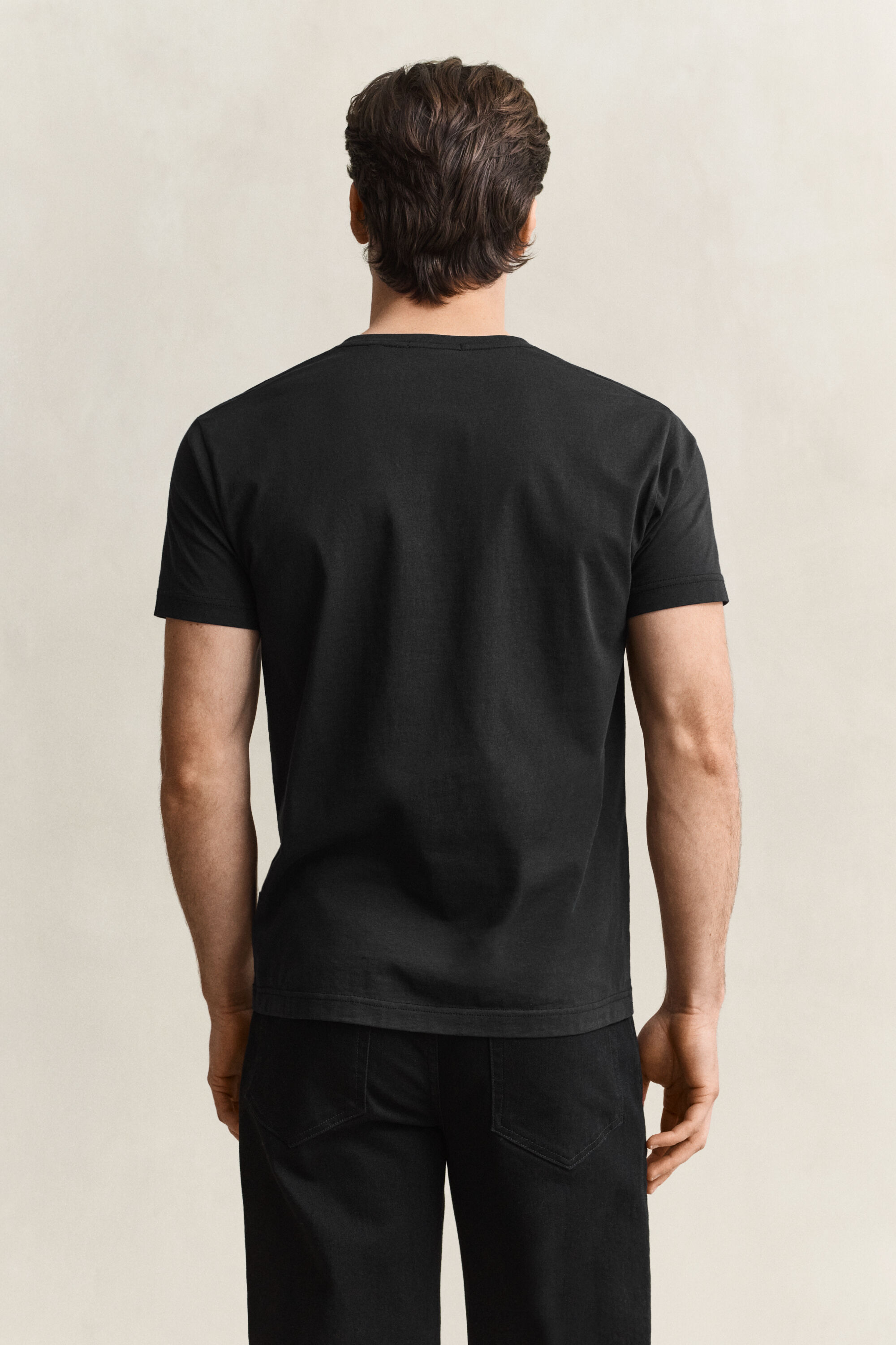 T-shirt com decote em V Shield