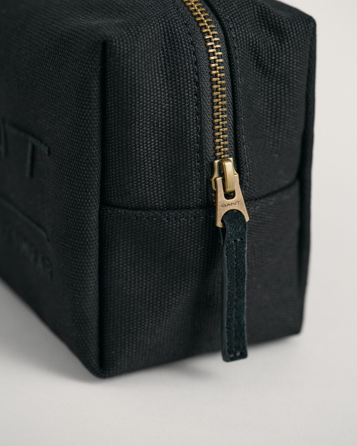 Nécessaire Tonal Shield