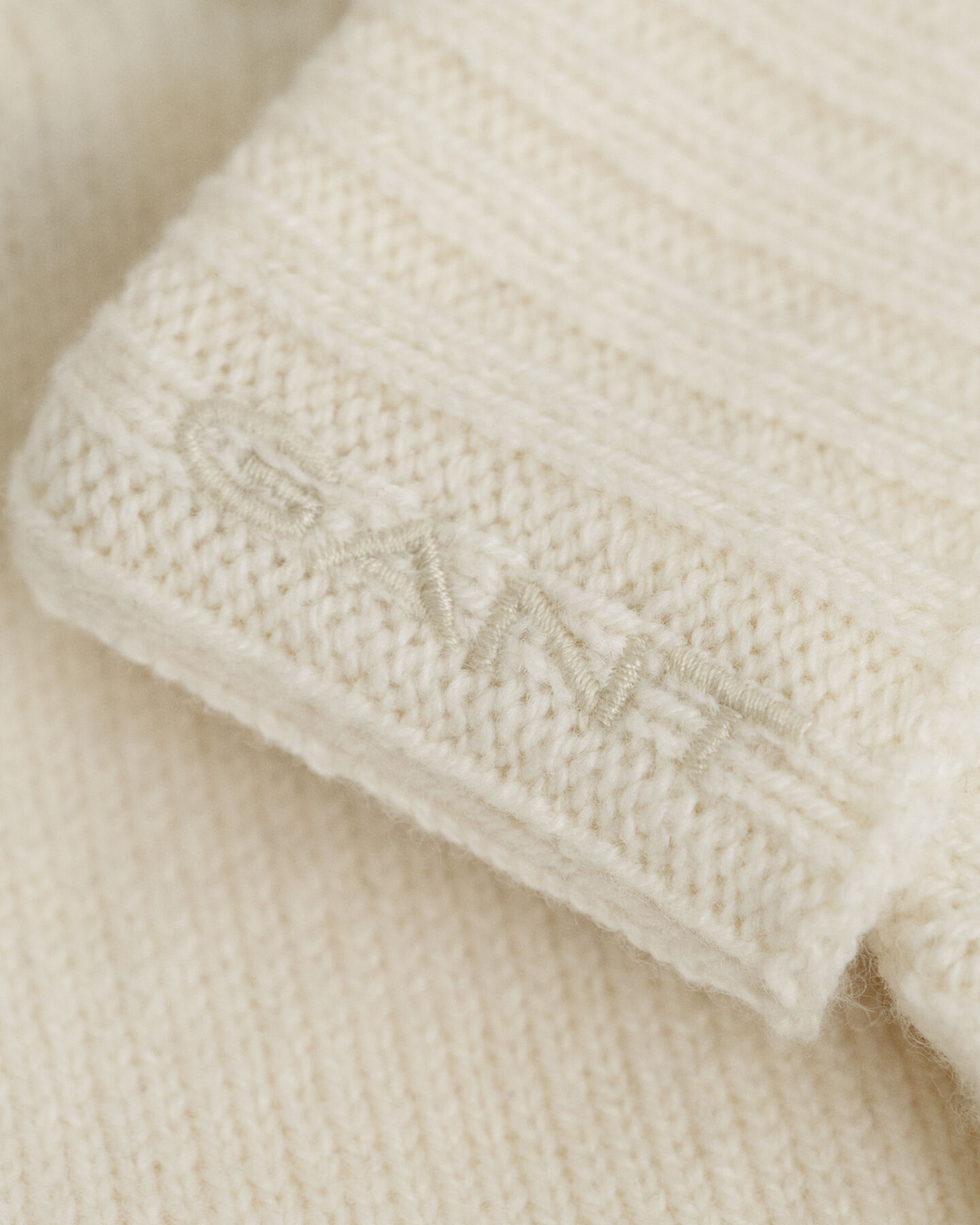 Luvas em malha entrançada de lã