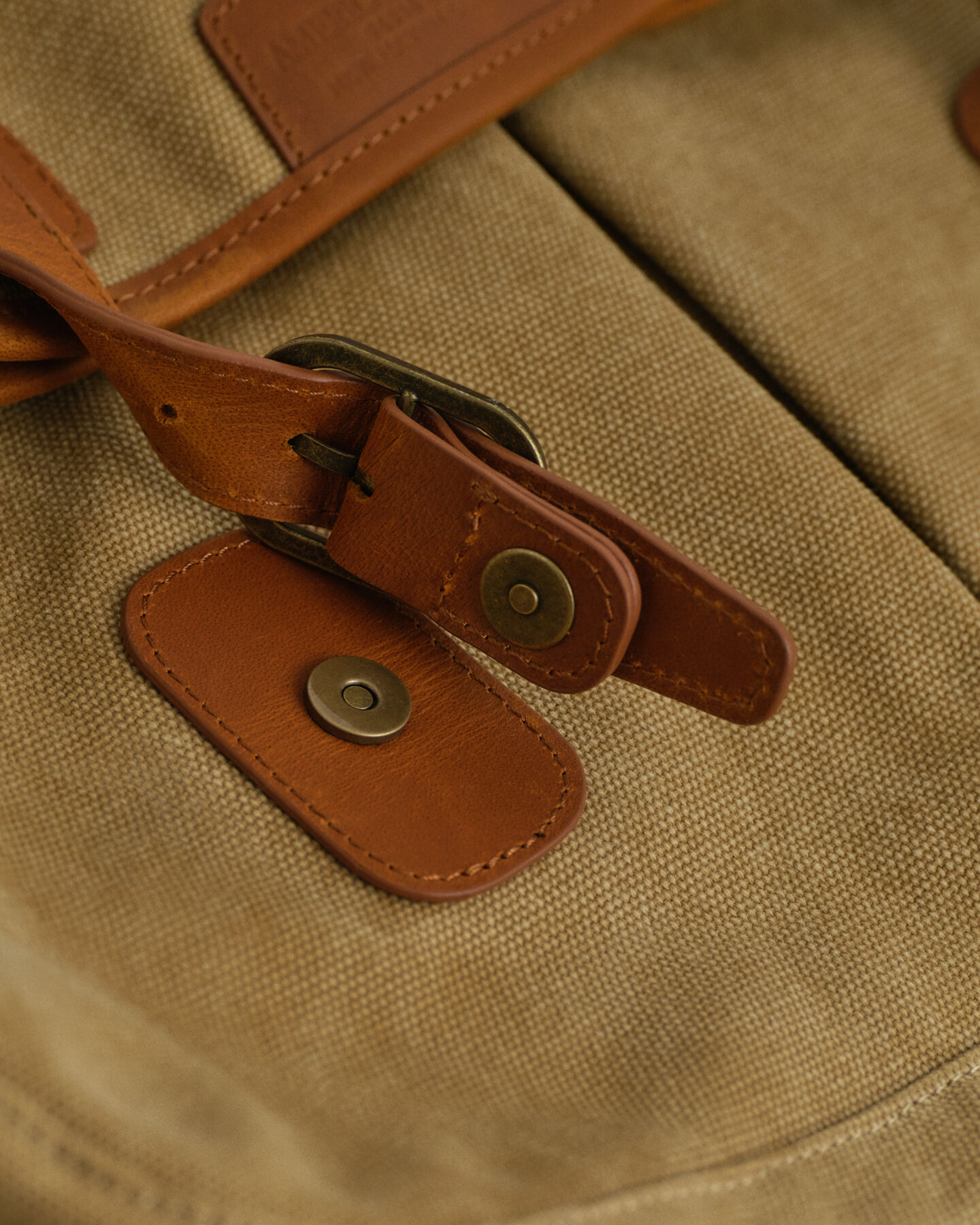 Mala em lona com efeito desgastado