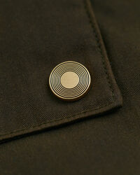 Casaco de comprimento médio com acabamento encerado