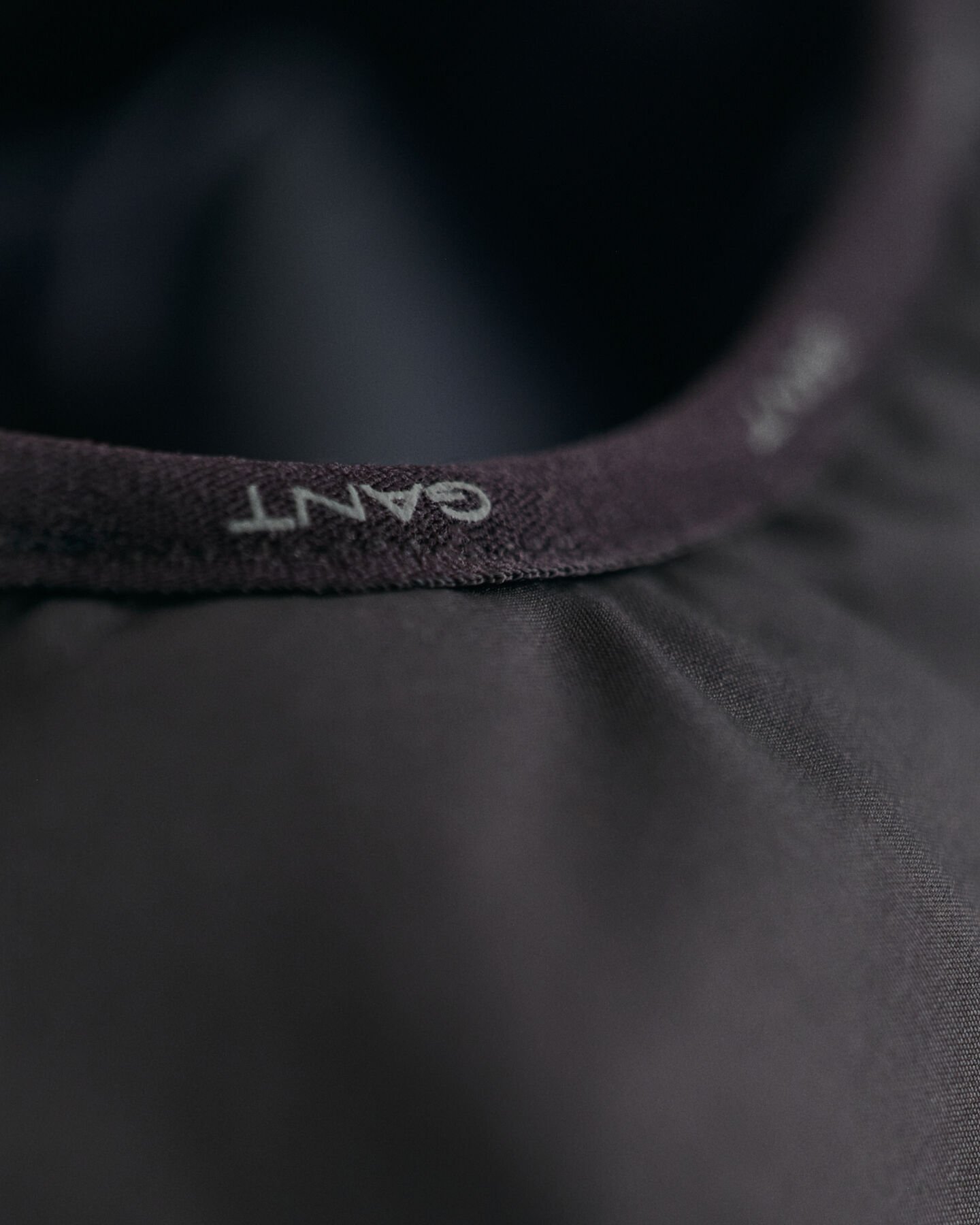 Casaco com capuz revers&iacute;vel