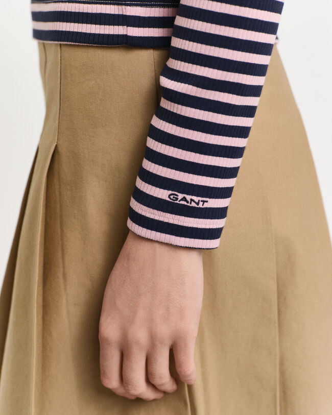 Camisola de manga comprida com gola alta em malha canelada às riscas