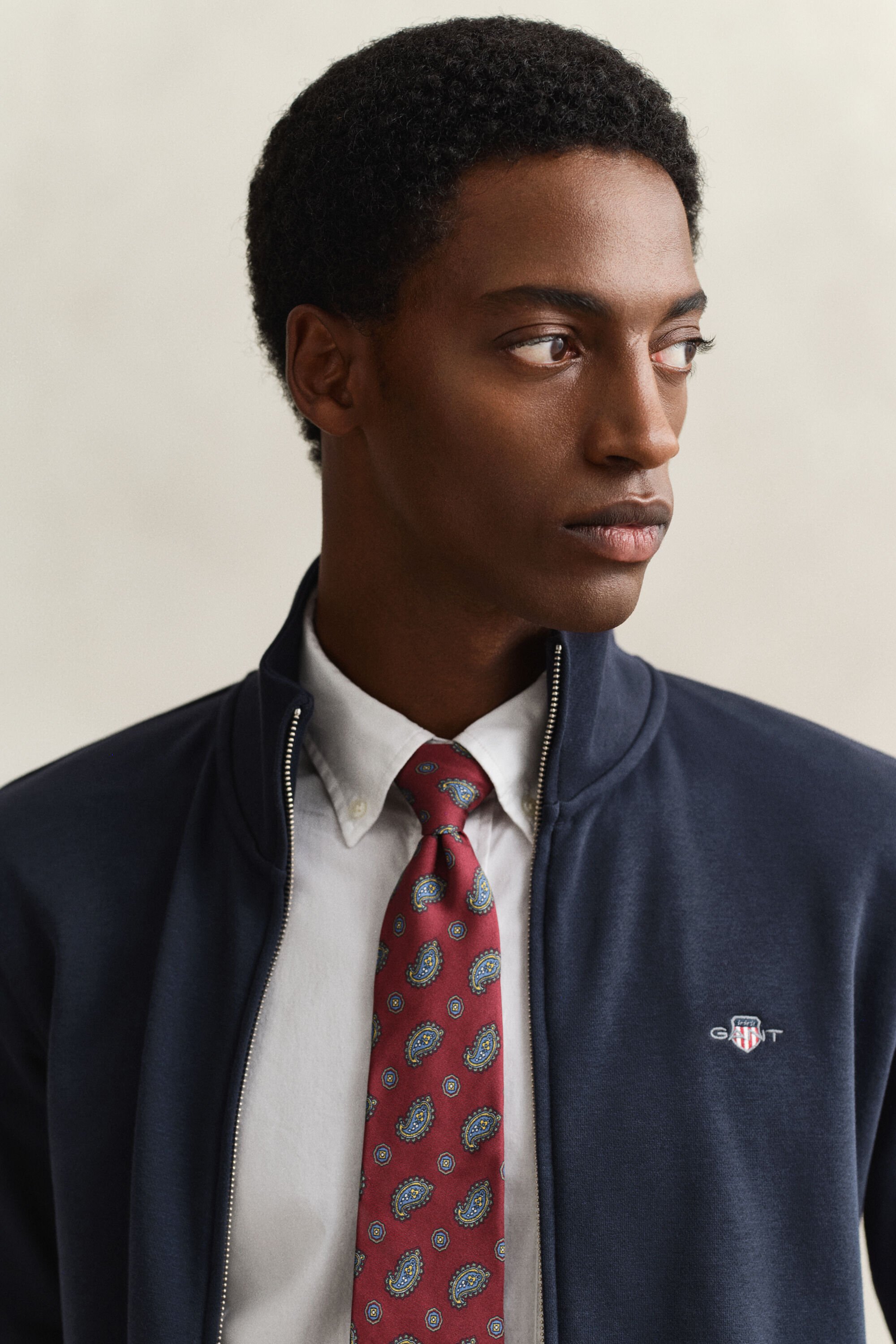 Sweatshirt com capuz e fecho de correr Shield