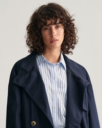 Casaco estilo gabardina com comprimento médio