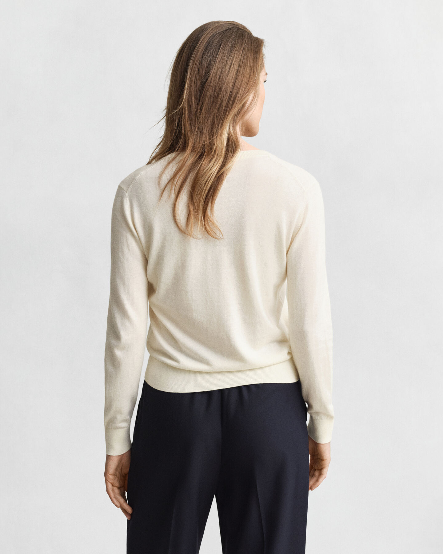 Casaco de malha com decote redondo leve