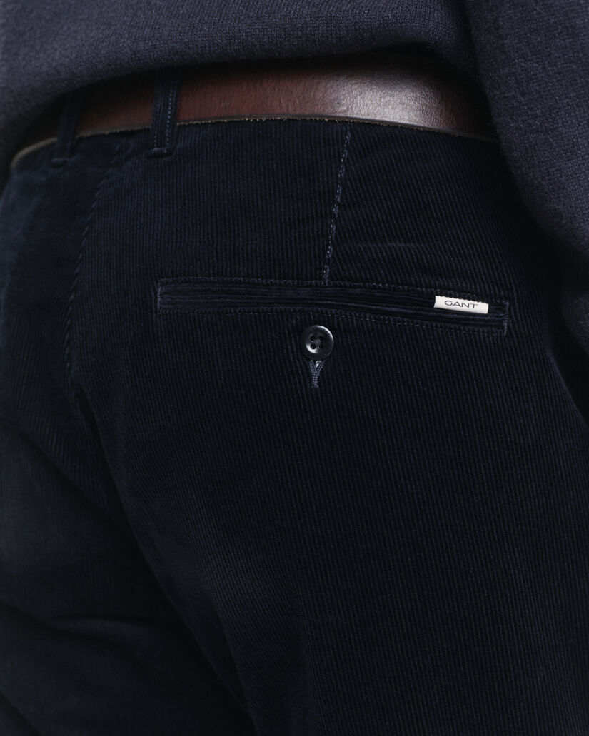 Calças chino em bombazina slim fit