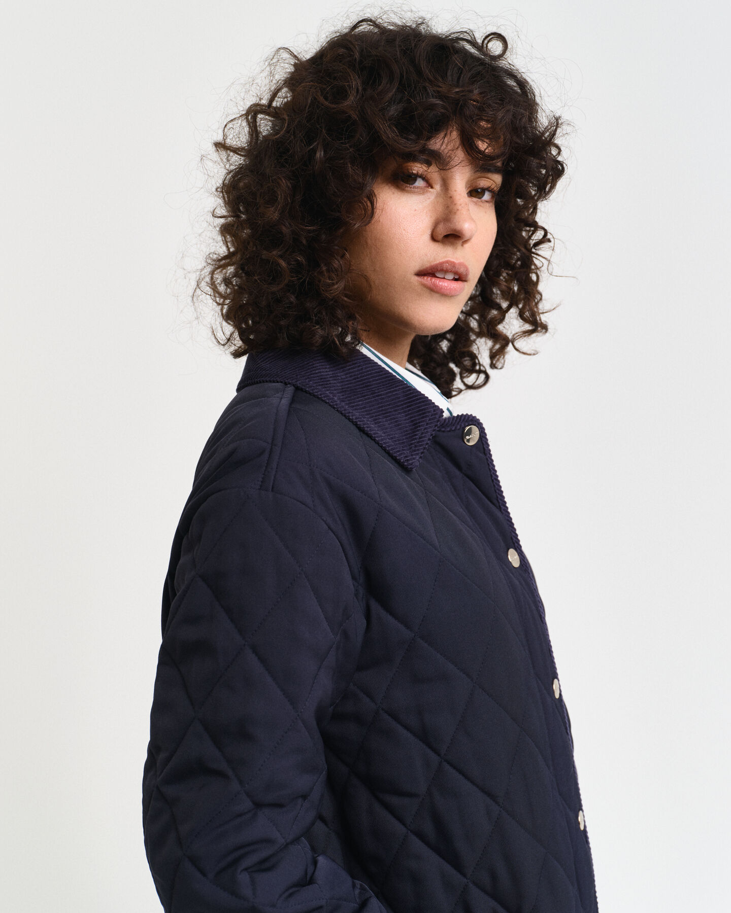 Sobretudo acolchoado com detalhes em bombazina