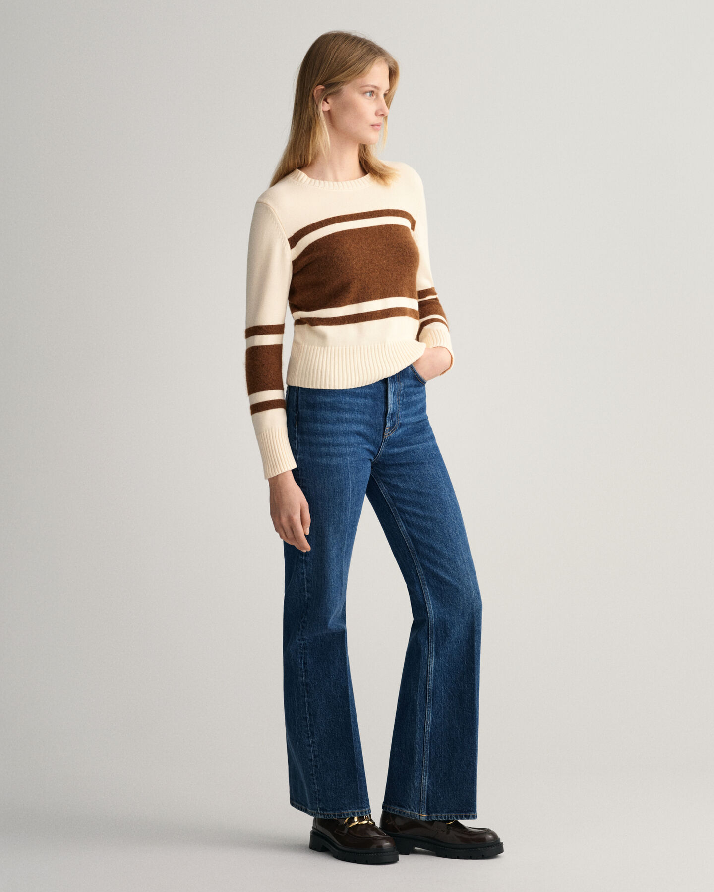 Pulover com decote redondo &agrave;s riscas em bloco