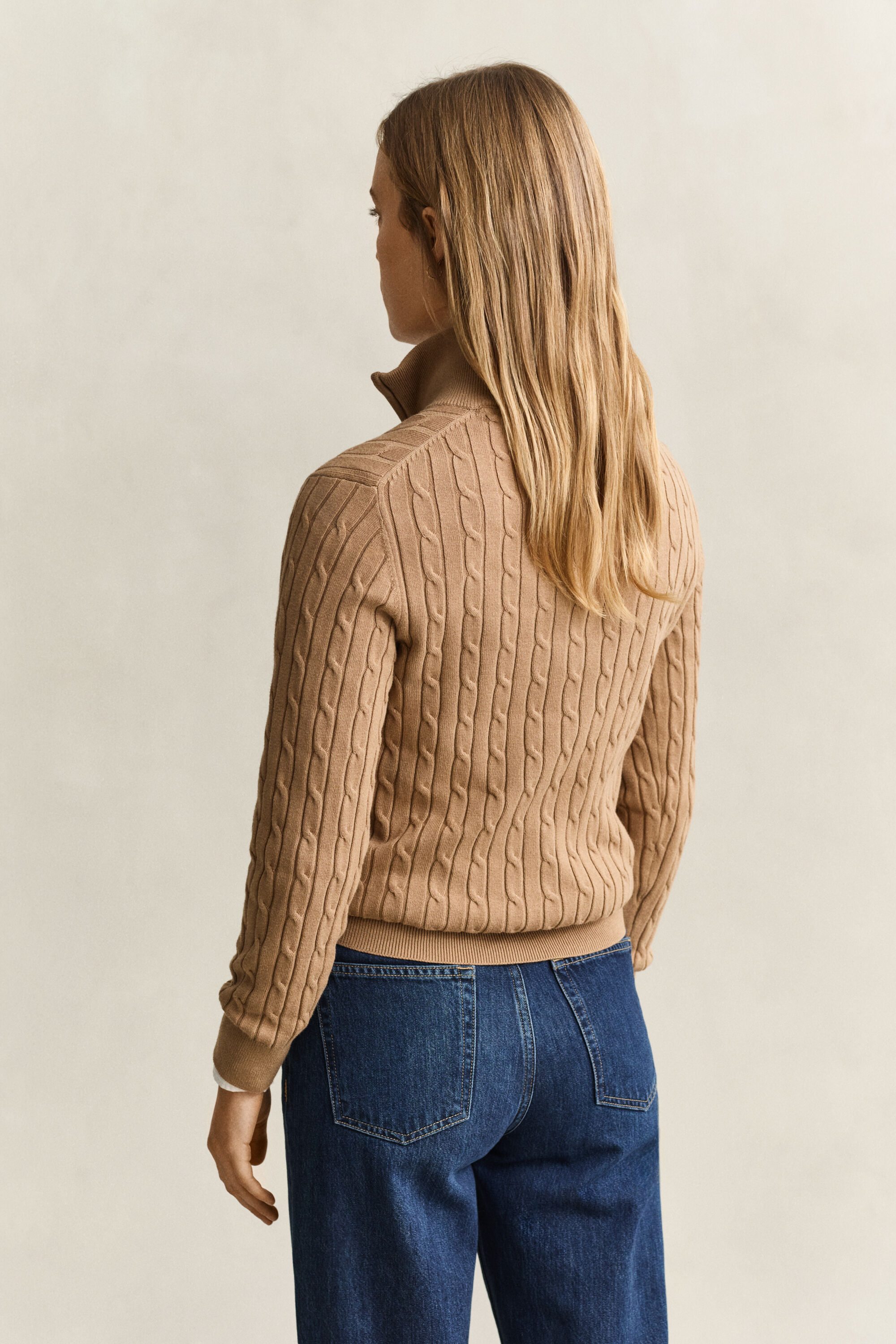 Camisola de malha entrançada com elastano e meio fecho de correr