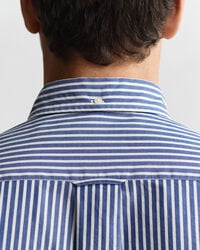 Camisa em popelina às riscas Classic regular fit