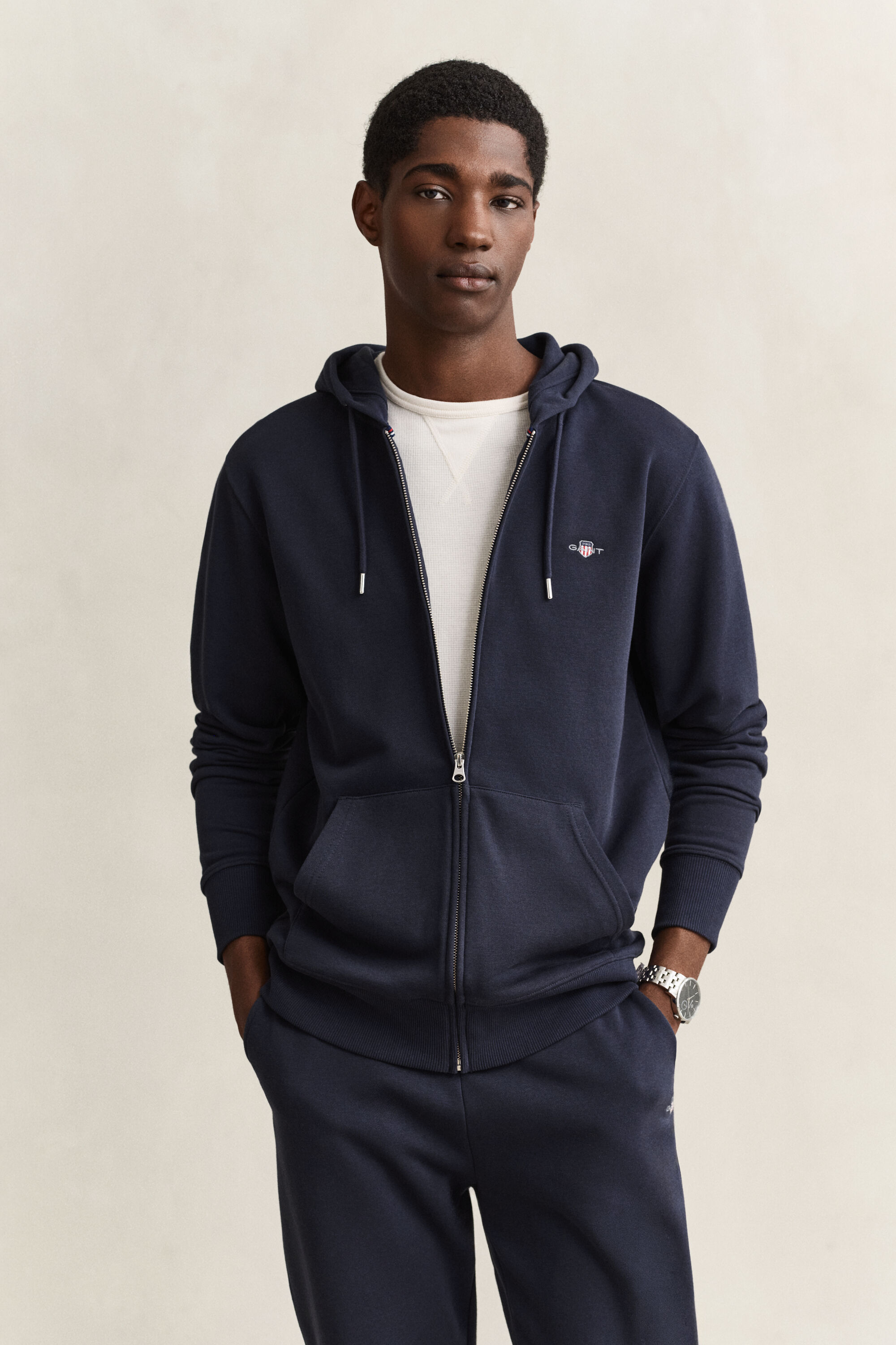 Sweatshirt com capuz e fecho Shield