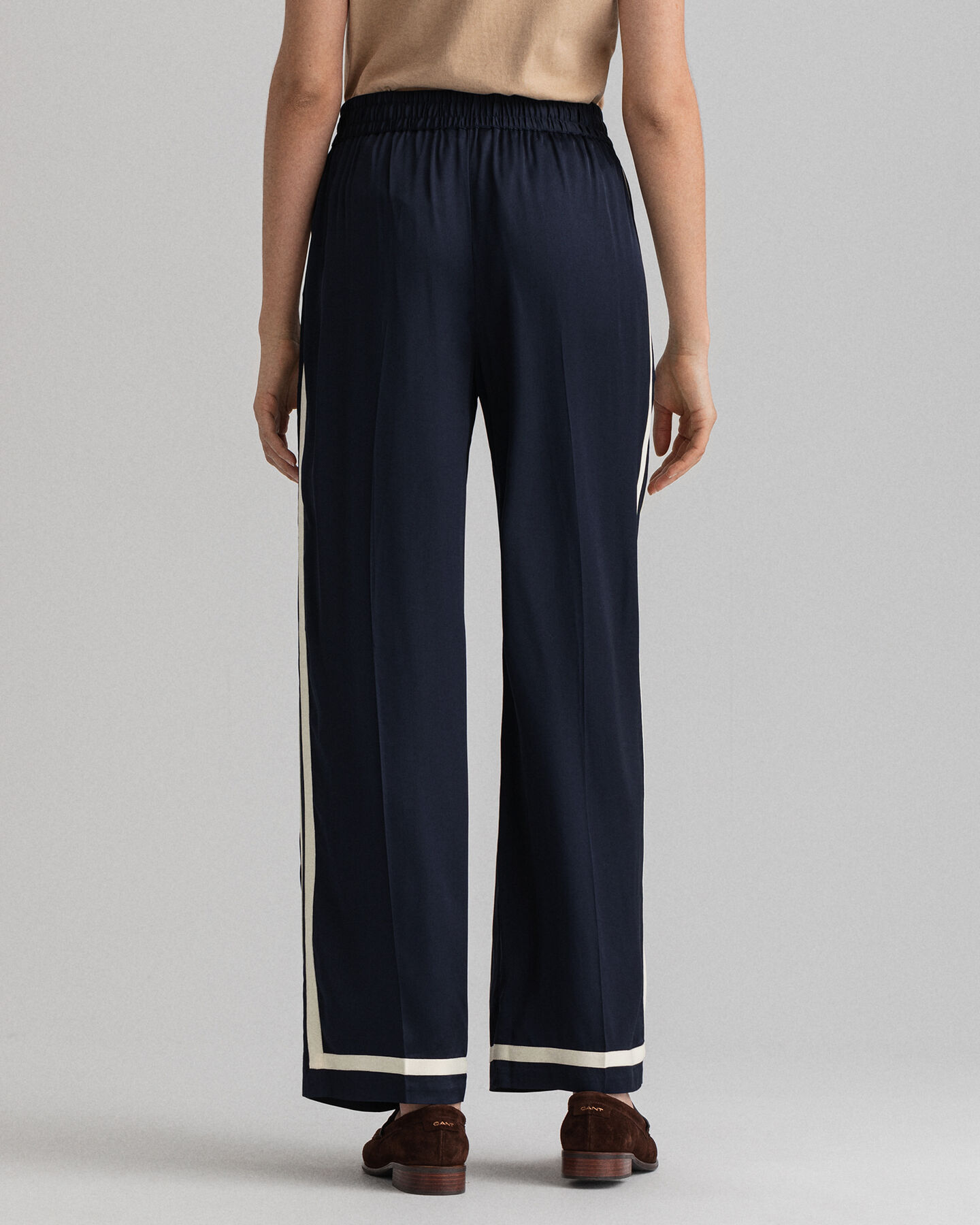 Calças Pull-On em cetim