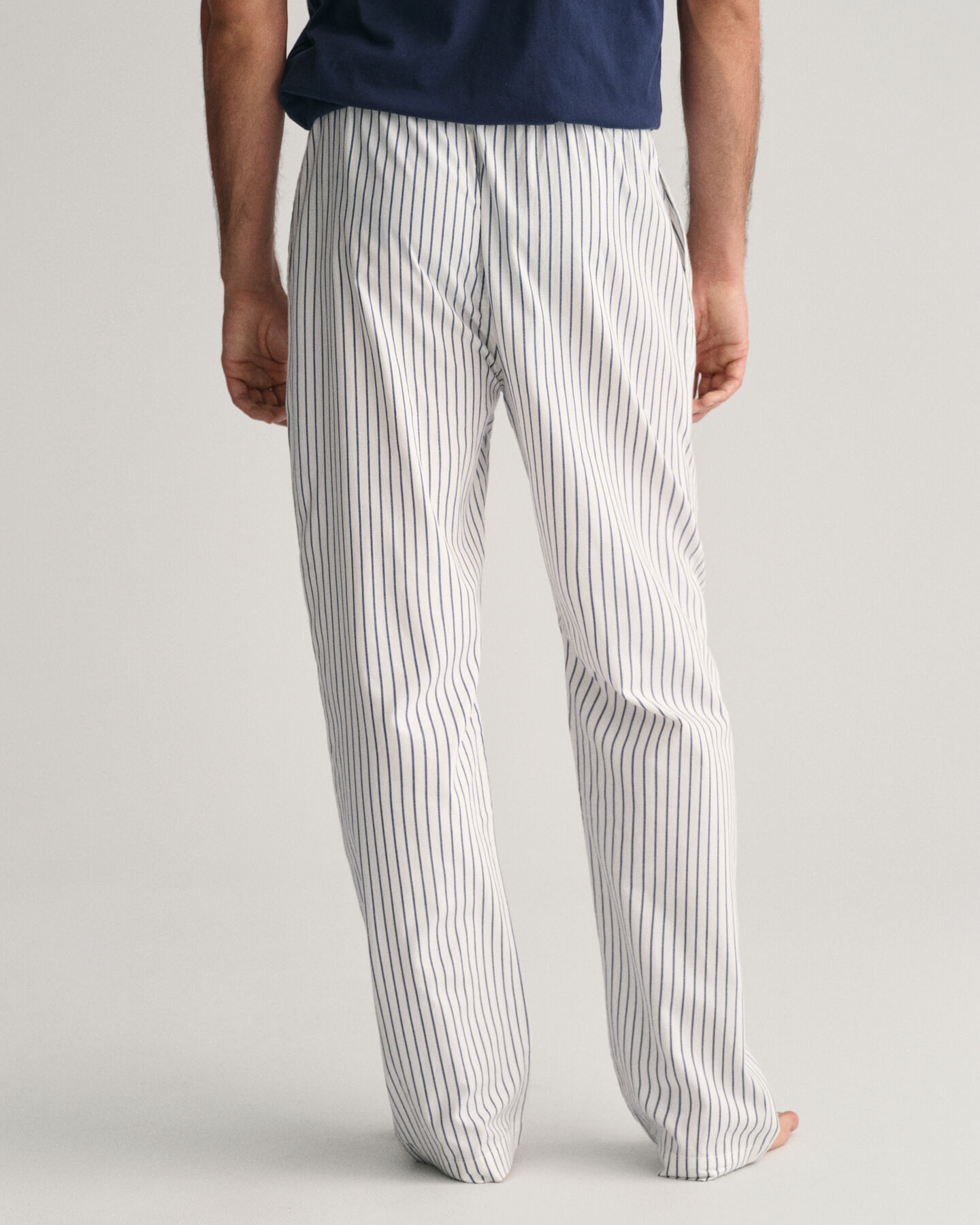 Calças de pijama às riscas