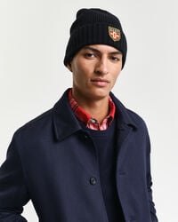 Gorro em lã com emblema