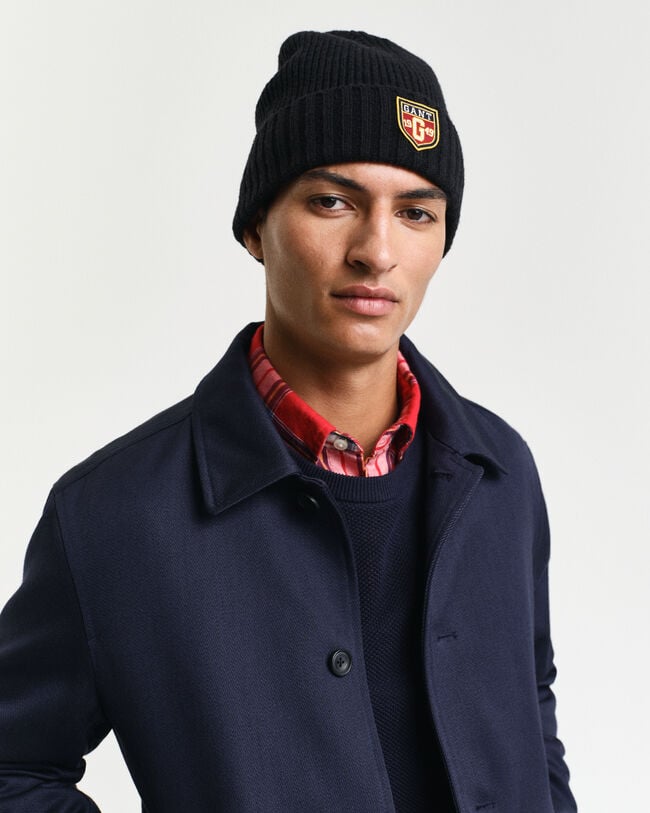 Gorro em lã com emblema