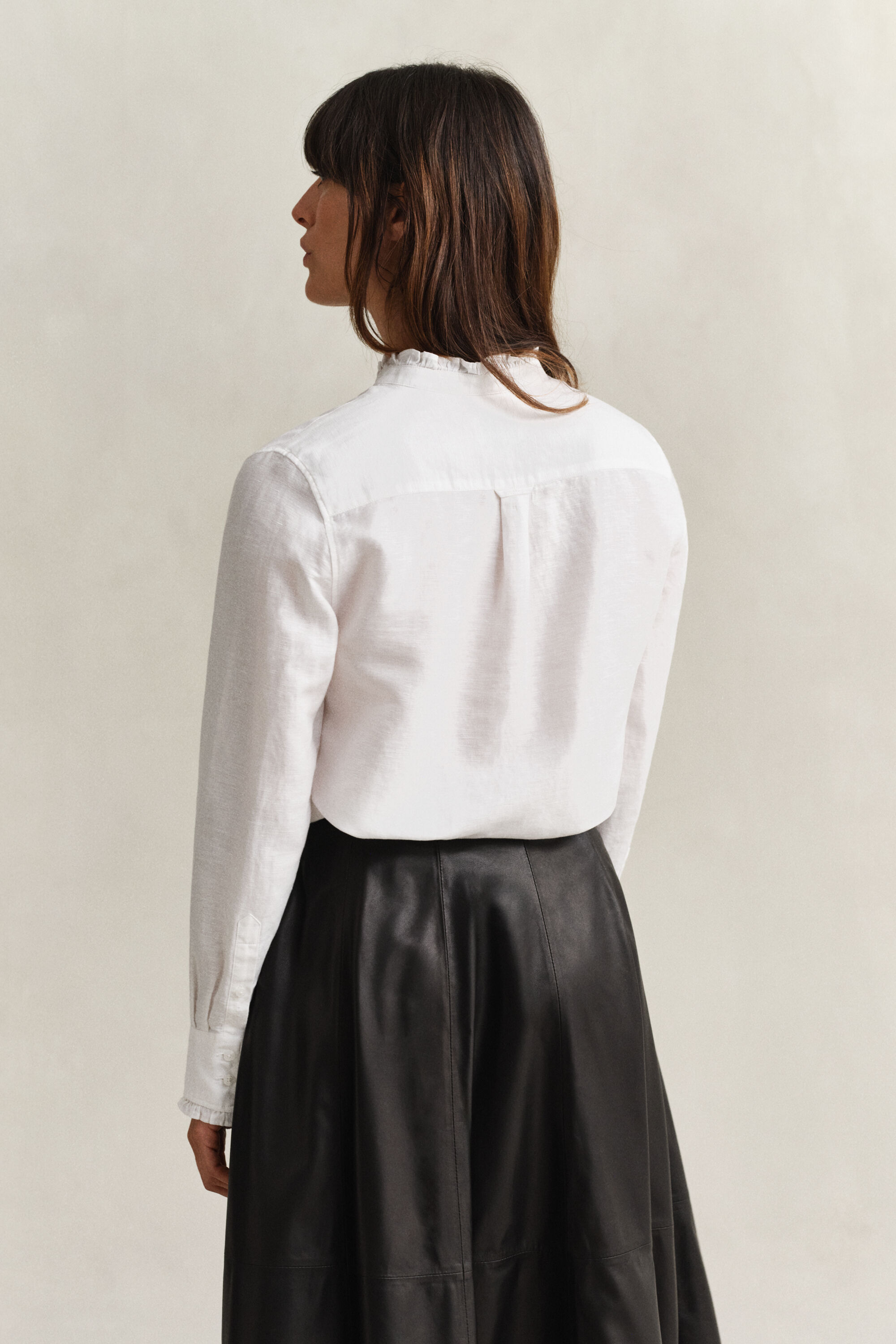 Blusa em mistura de linho com folhos