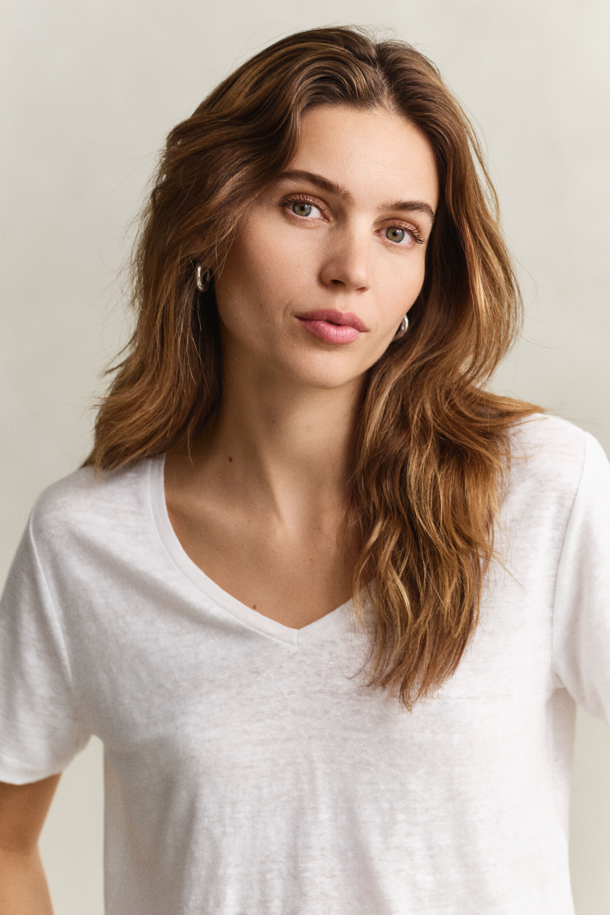 T-shirt em linho com decote em V