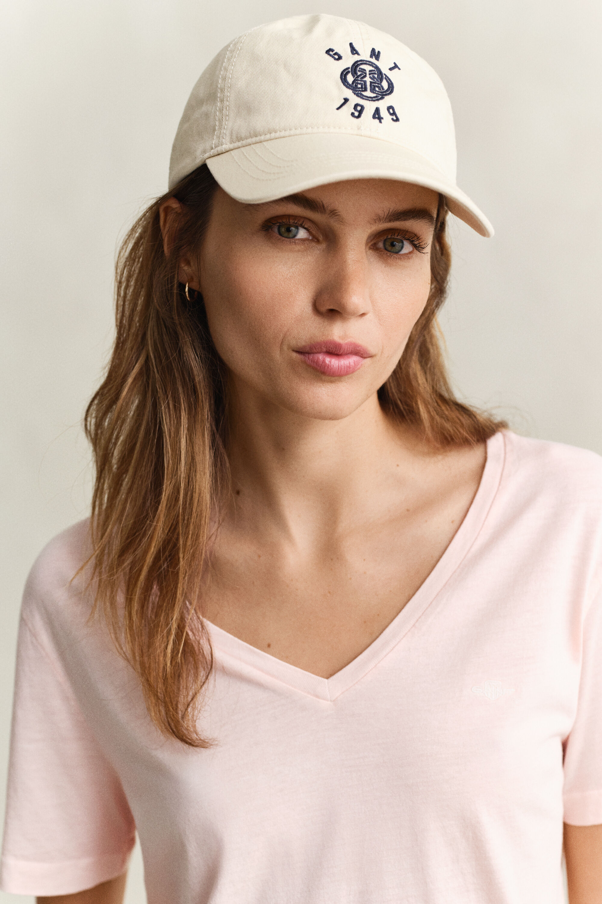 T-shirt com decote em V Washed Shield