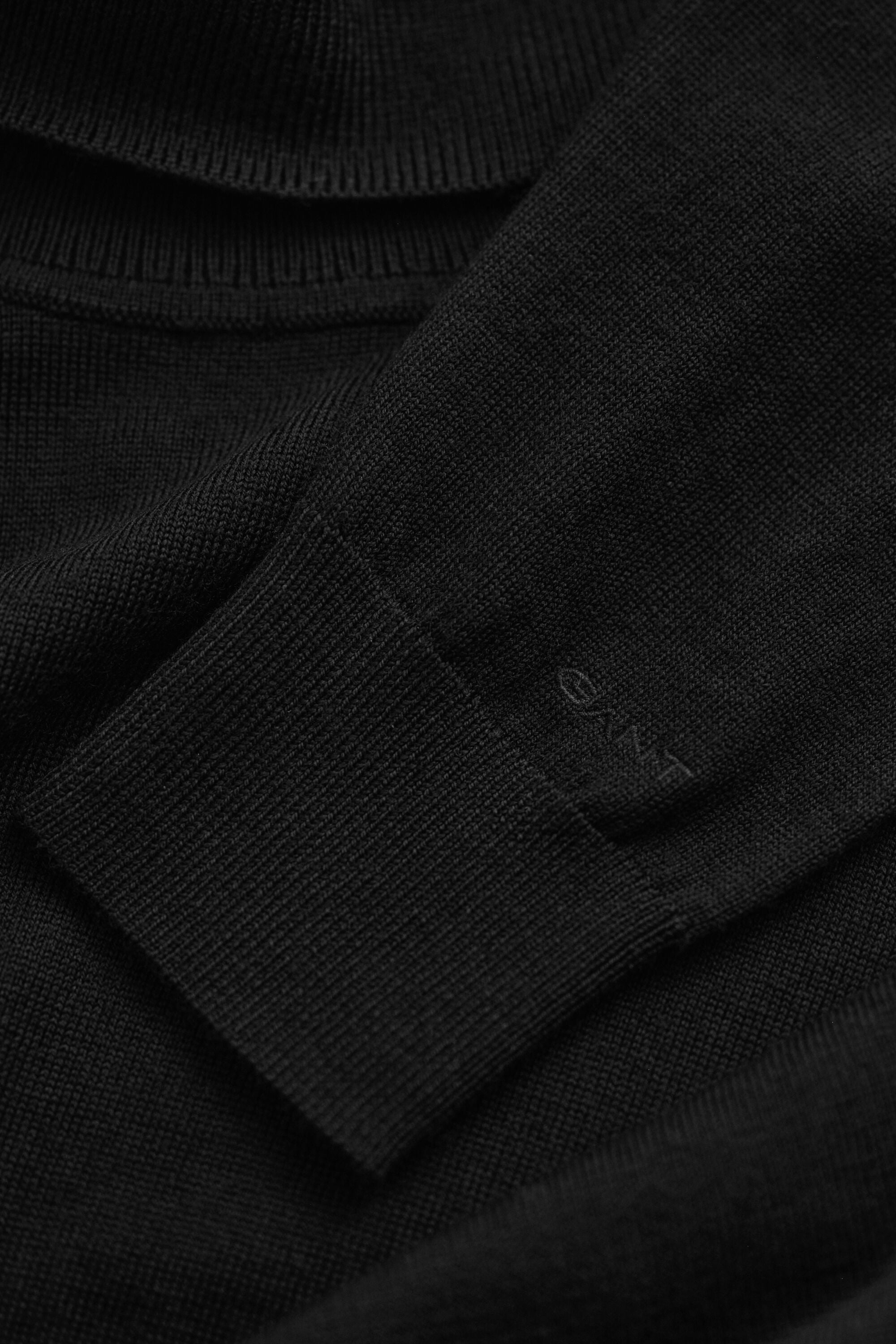 Camisola de gola alta em lã de merino extrafina