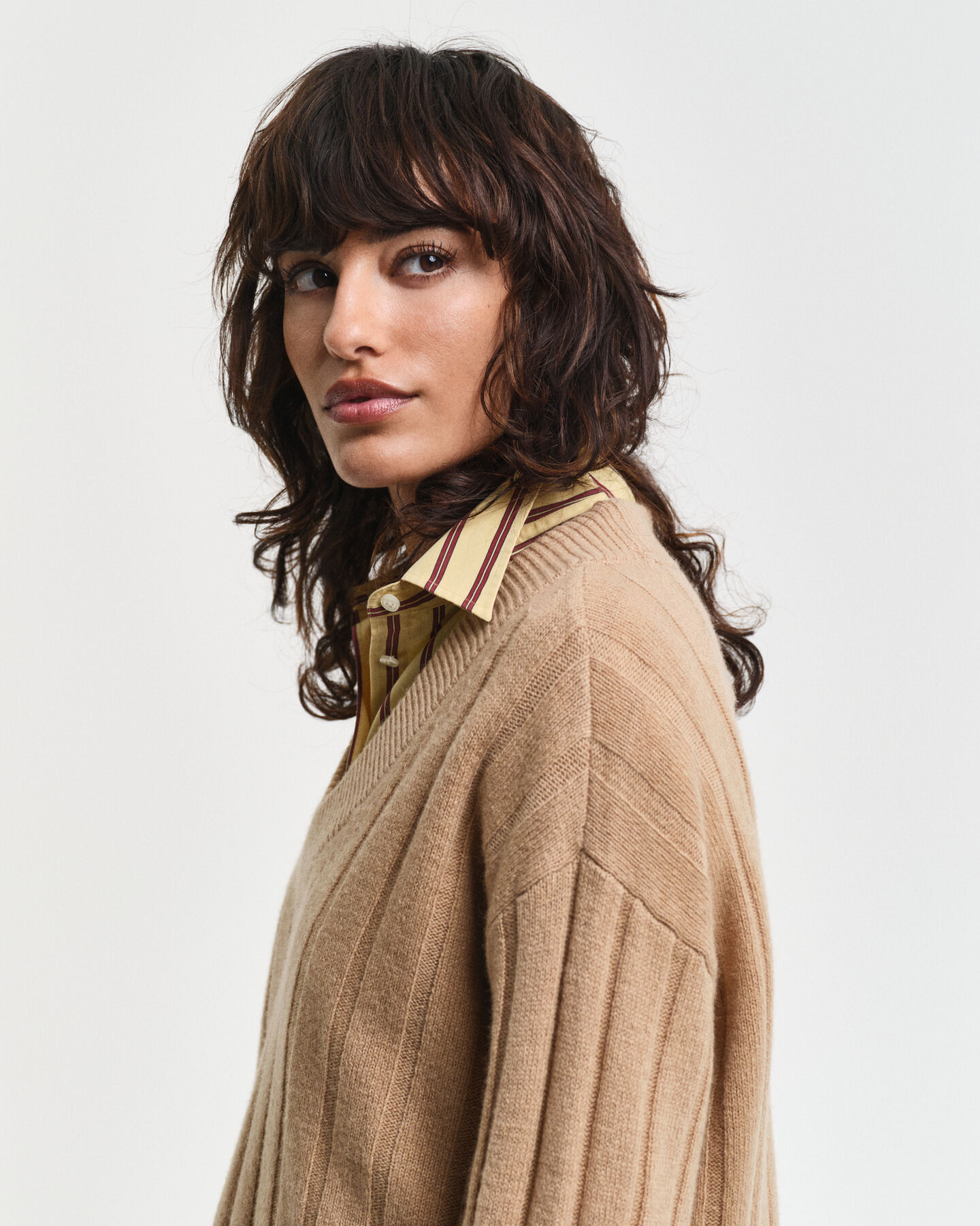 Pullover com decote em V em lã com canelado largo