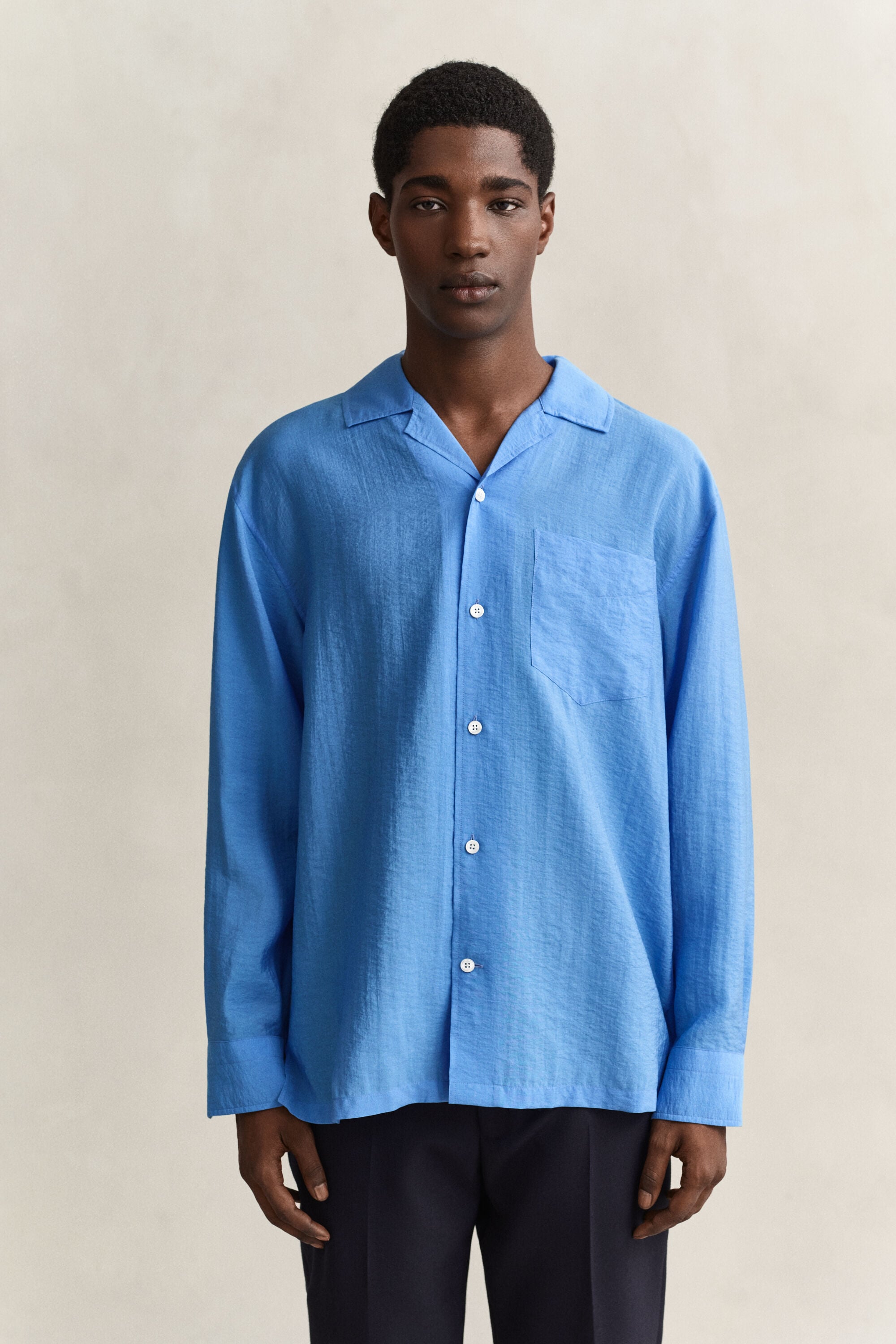 Camisa com colarinho não estruturado