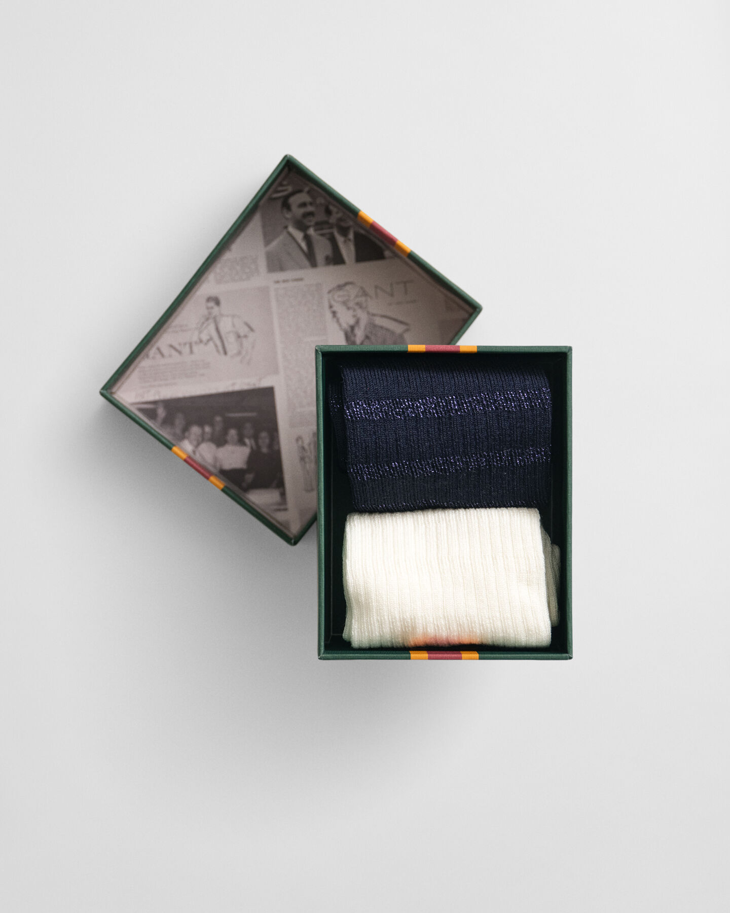 Caixa de presente com pack de dois pares de meias às riscas metalizadas