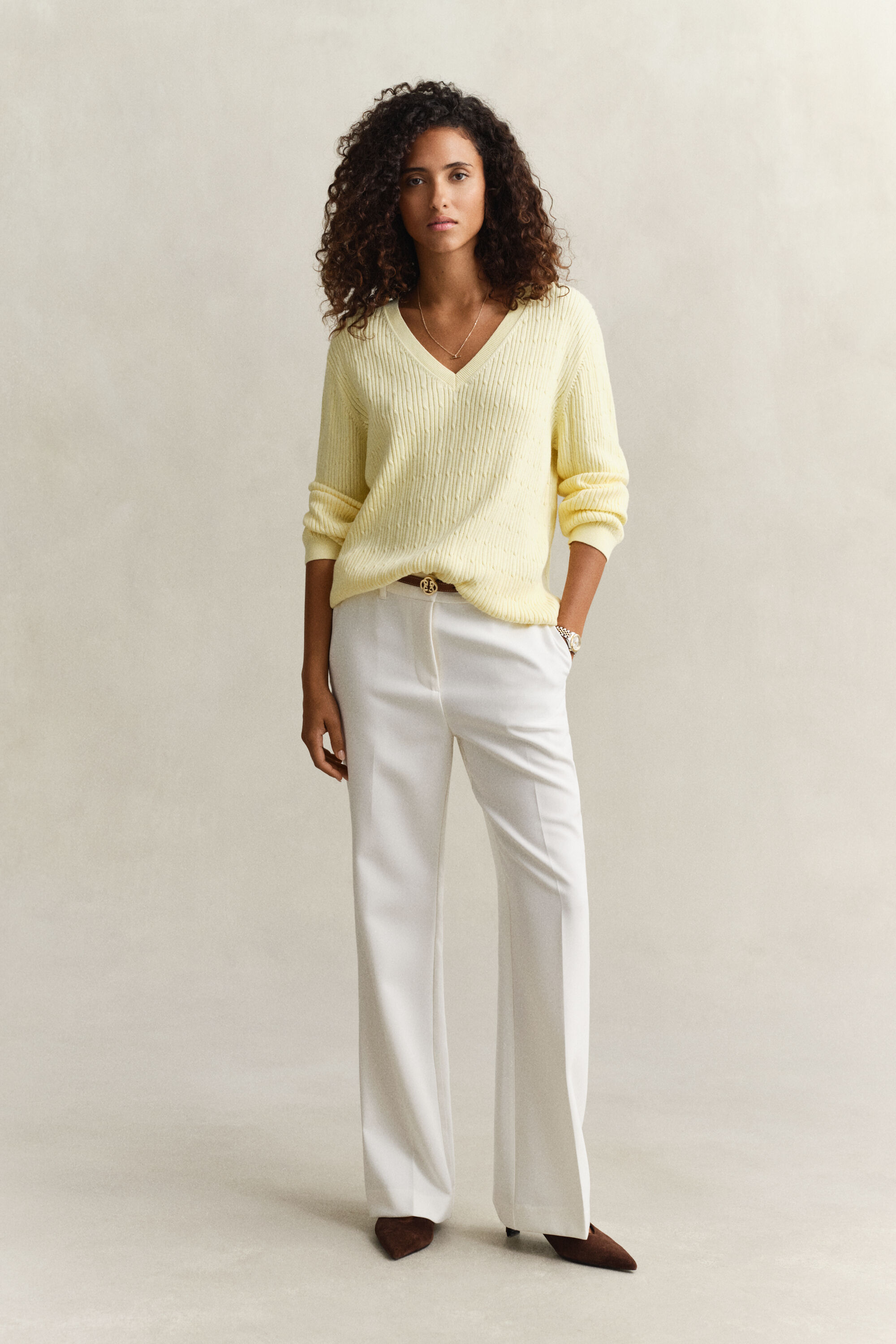 Pullover com decote em V em malha entrançada