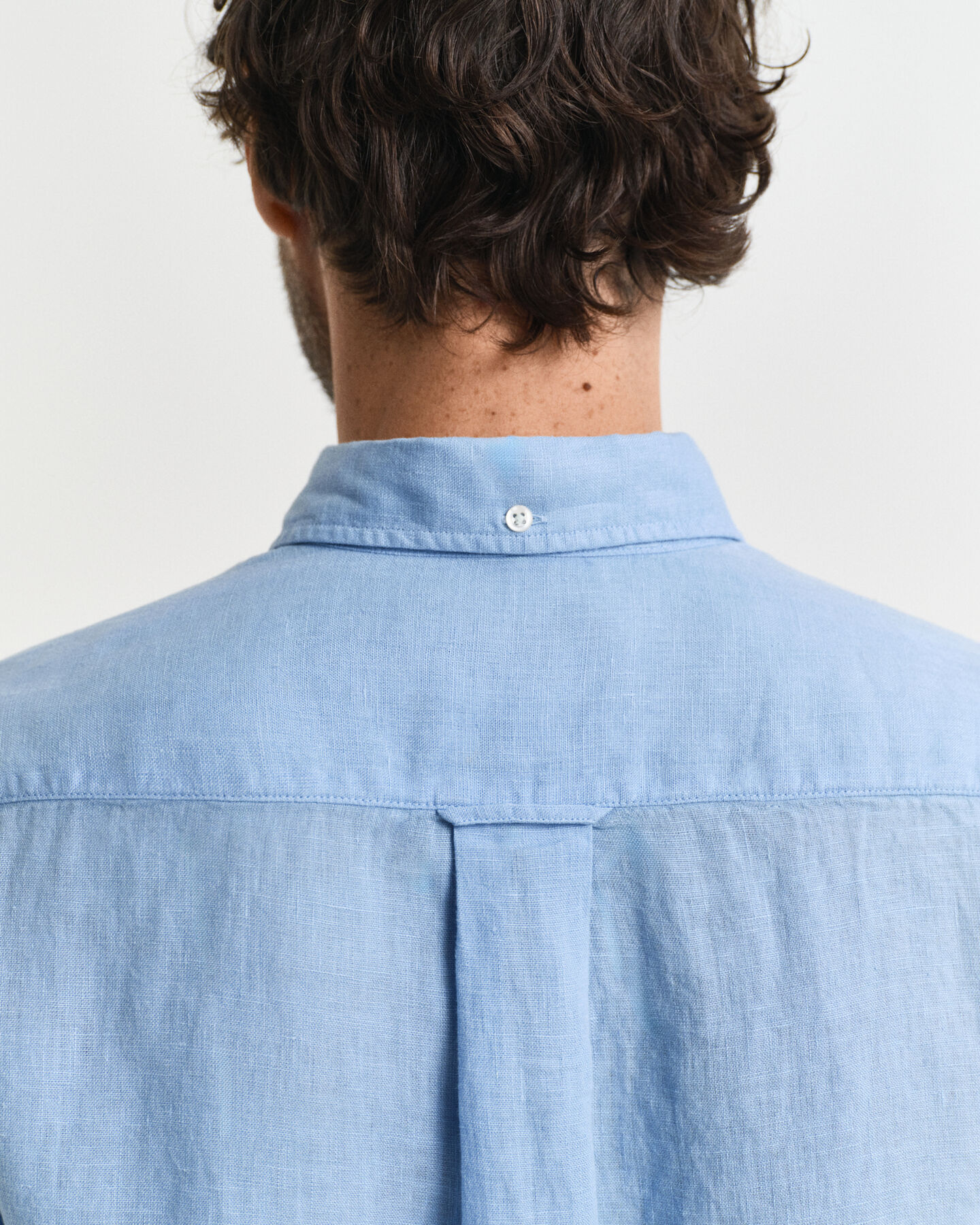 Camisa de linho tingida com manga curta regular fit