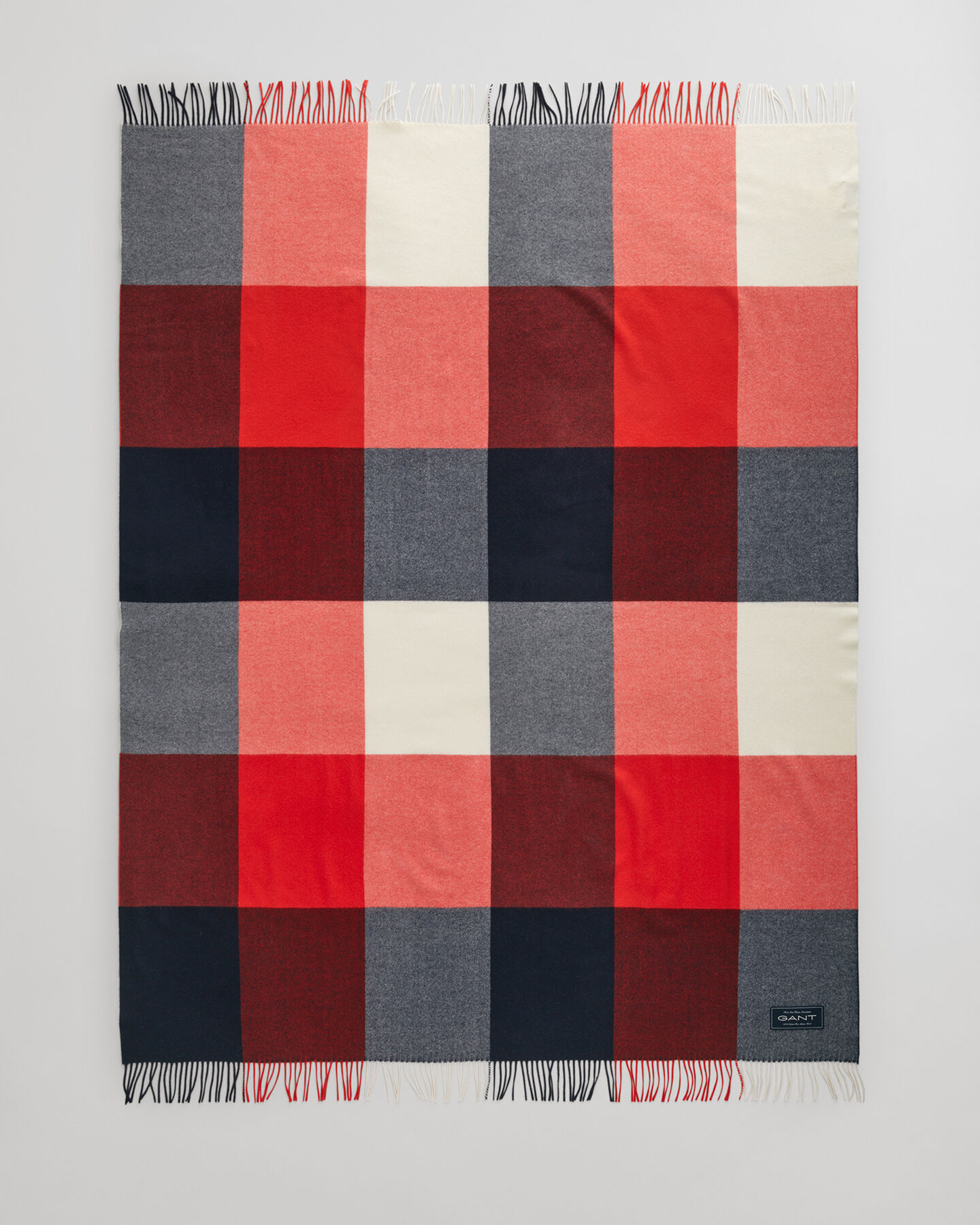 Manta decorativa com padrão de xadrez em lã de merino extrafina