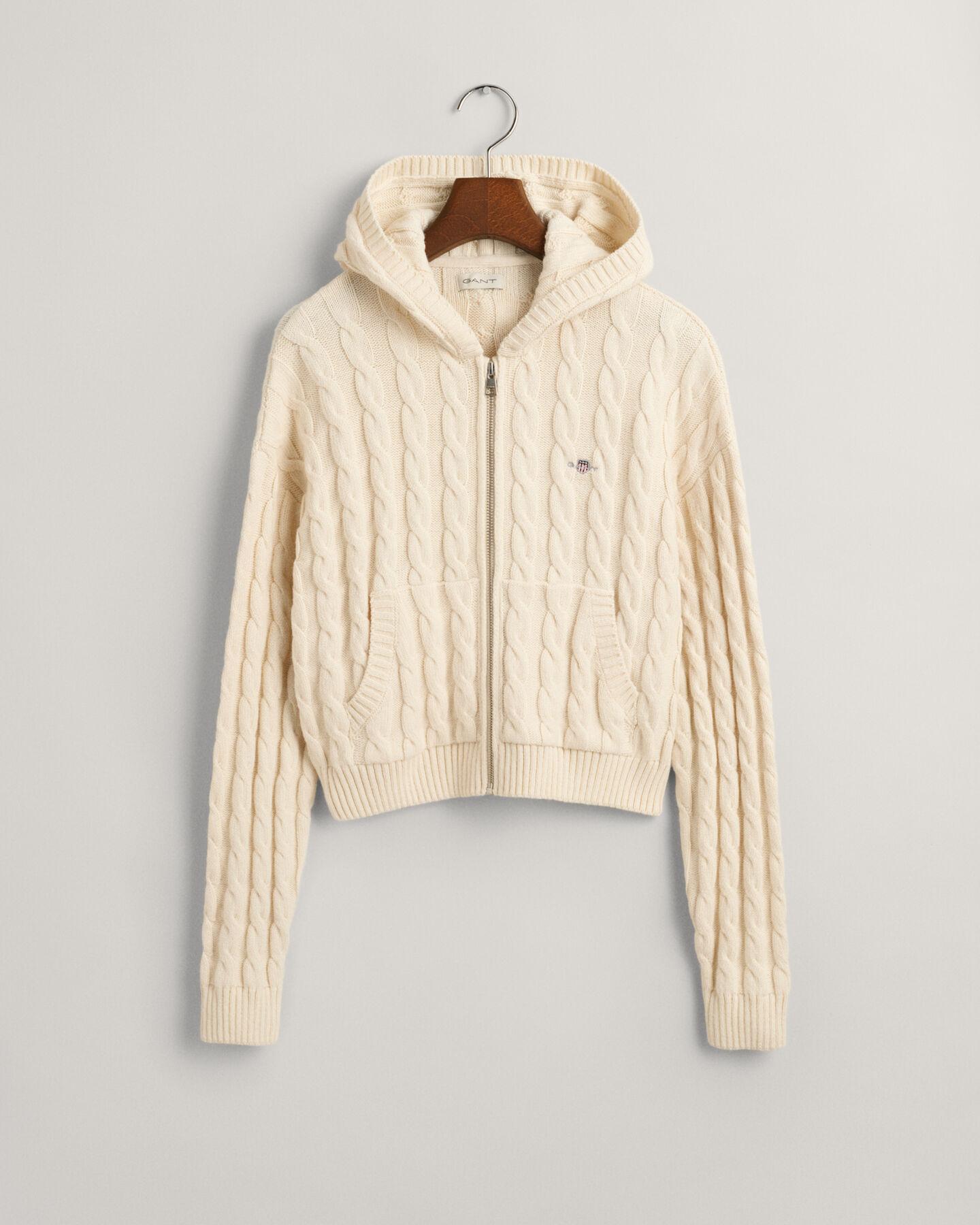 Casaco de malha entran&ccedil;ada curto com capuz e fecho Shield Teen Girls