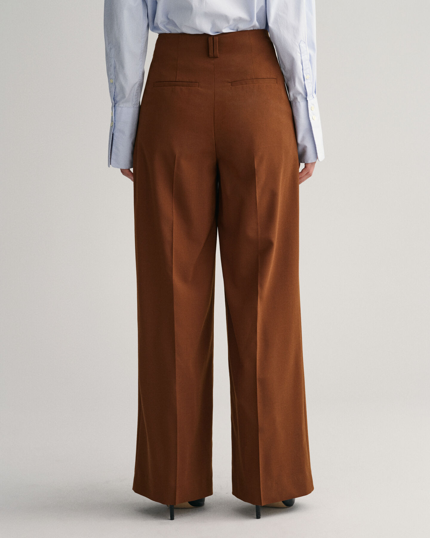 Cal&ccedil;as de cintura subida com perna larga e pregas